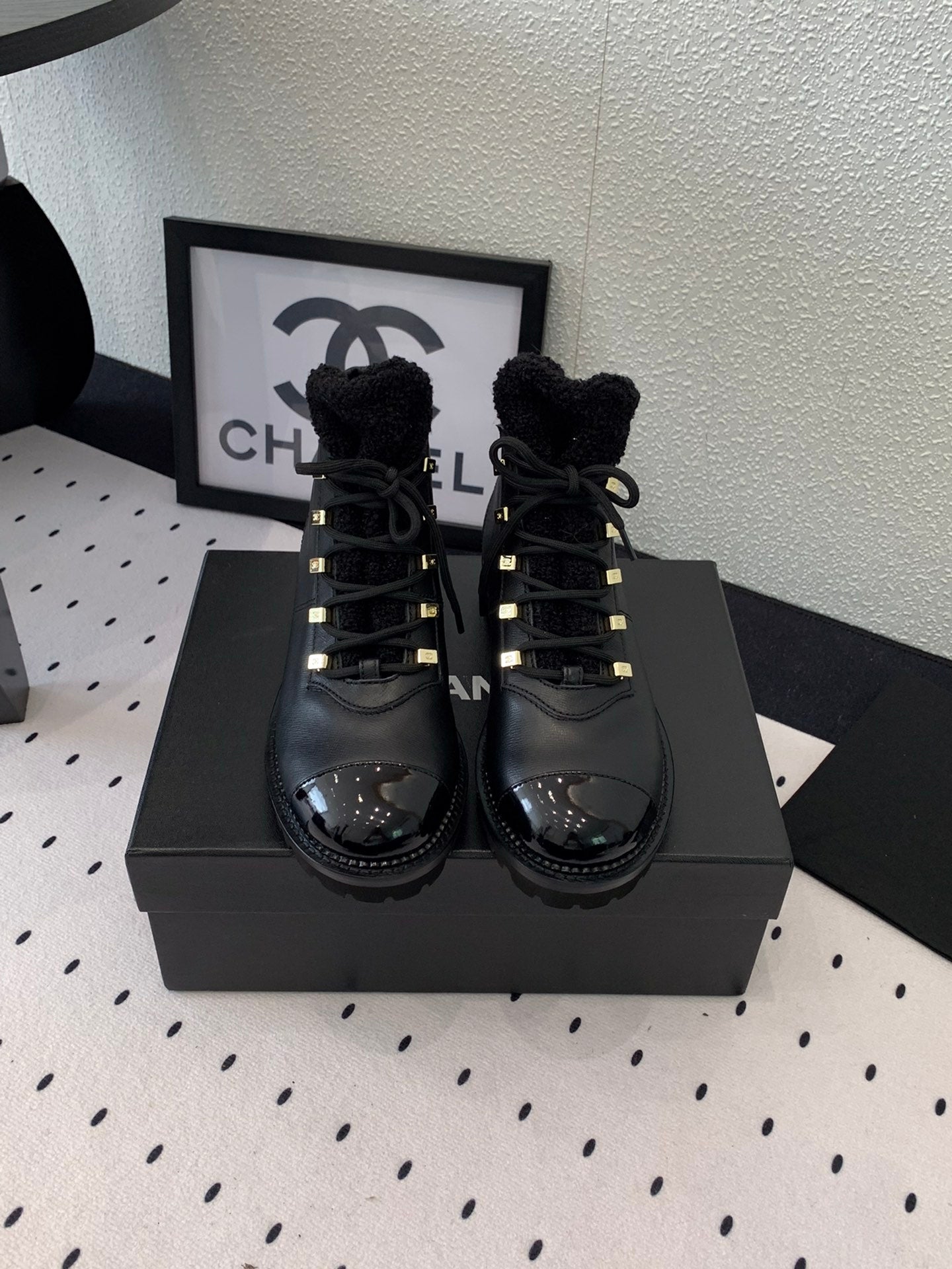 CHANEL ANKLE BOOTS IN BLACK CALFSKIN 971629
