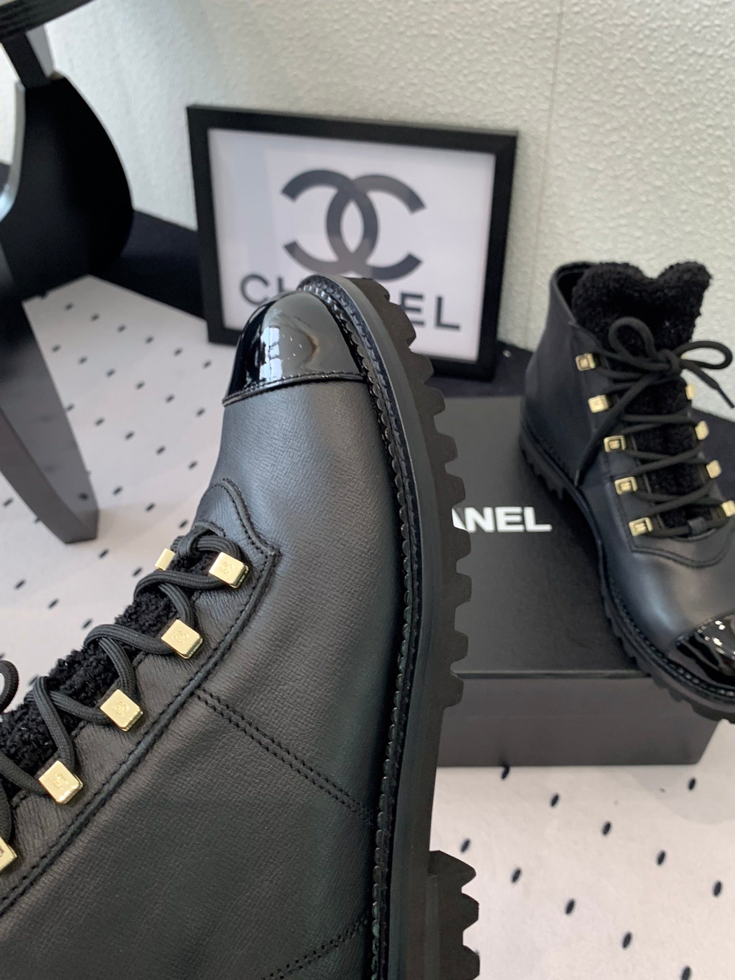 CHANEL ANKLE BOOTS IN BLACK CALFSKIN 971629