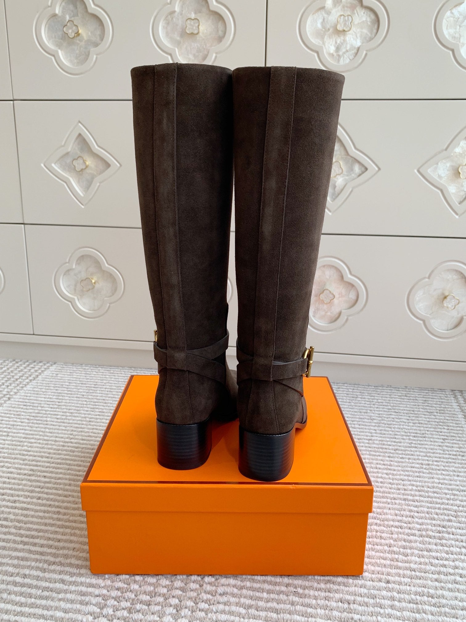 HERMES 25S TALL BOOTS 50 MM IN DARK BROWN SUEDE WITH GOLD HARDWARE