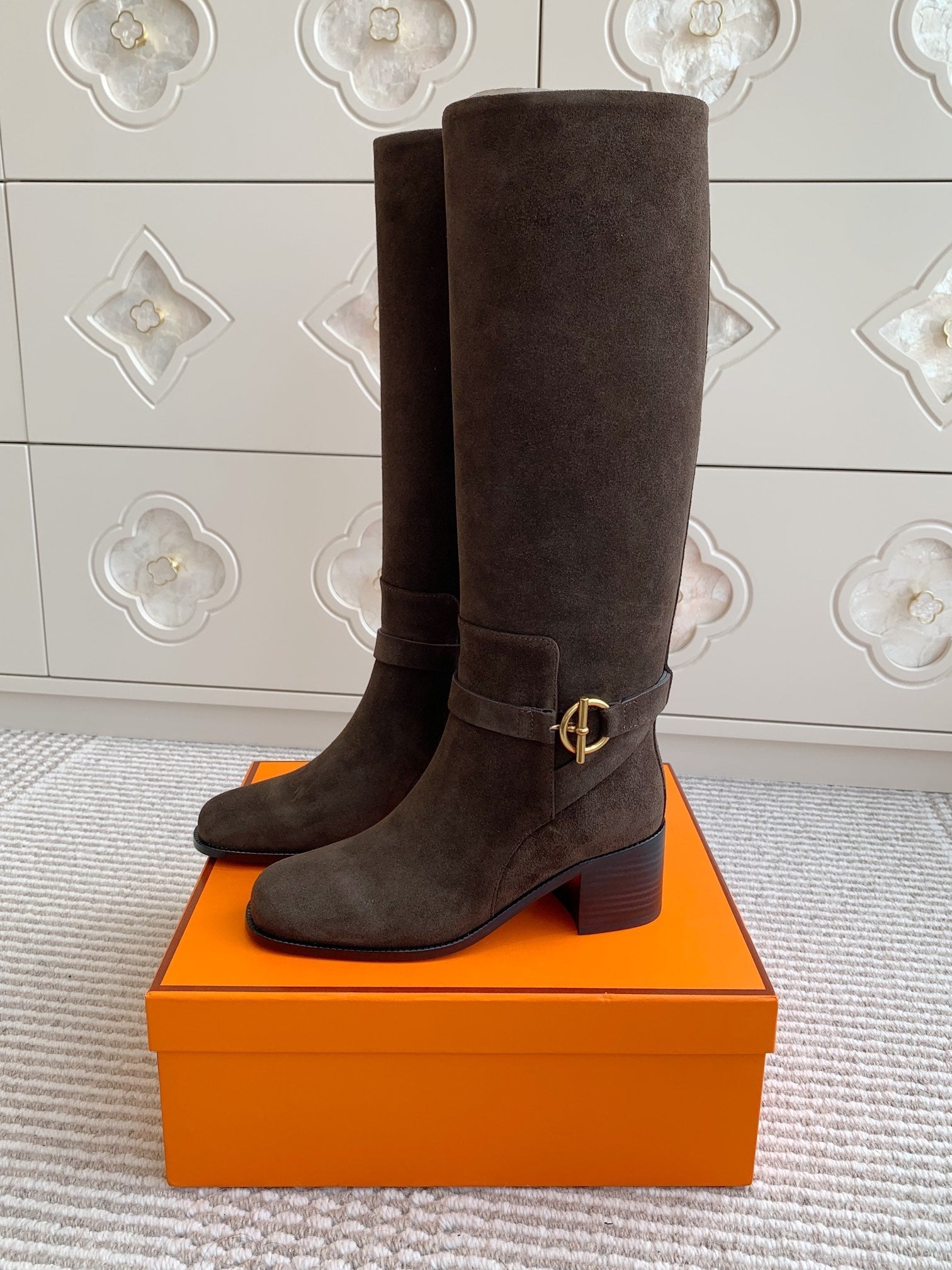 HERMES 25S TALL BOOTS 50 MM IN DARK BROWN SUEDE WITH GOLD HARDWARE