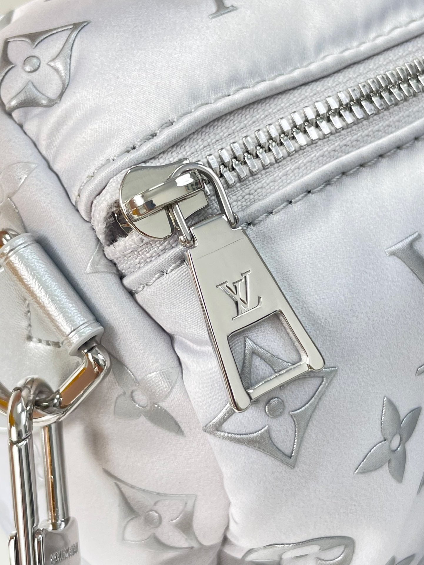 LOUIS VUITTON SPEEDY BANDOULIÈRE 25 IN GRADIENT SILVER MONOGRAM NYLON SILVER HARDWARE