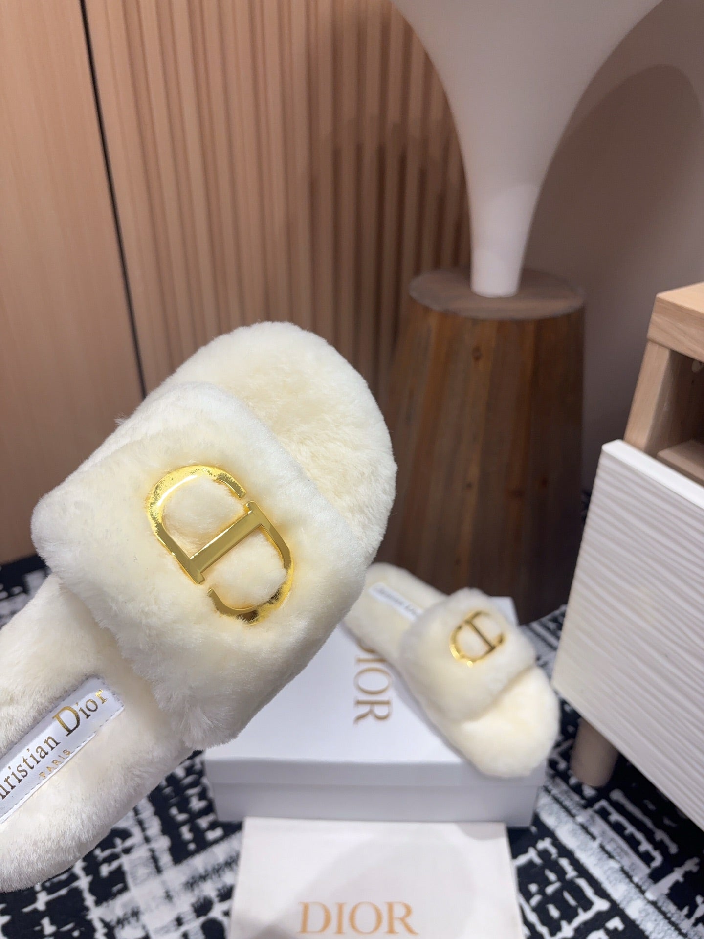 DIOR THICK-SOLE SLIPPER IN WHITE CREAM FLEECE WITH GOLD LOGO