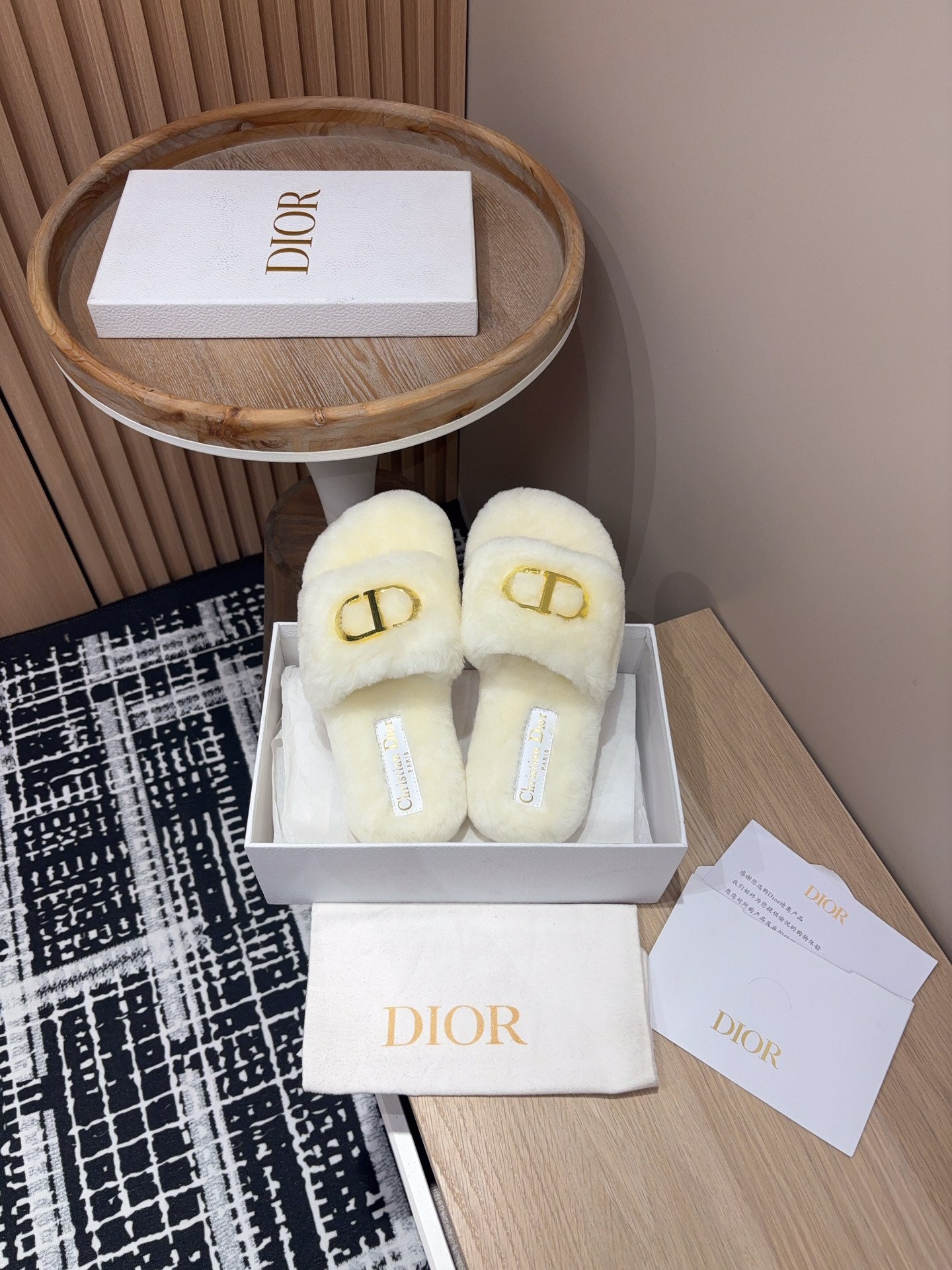 DIOR THICK-SOLE SLIPPER IN WHITE CREAM FLEECE WITH GOLD LOGO