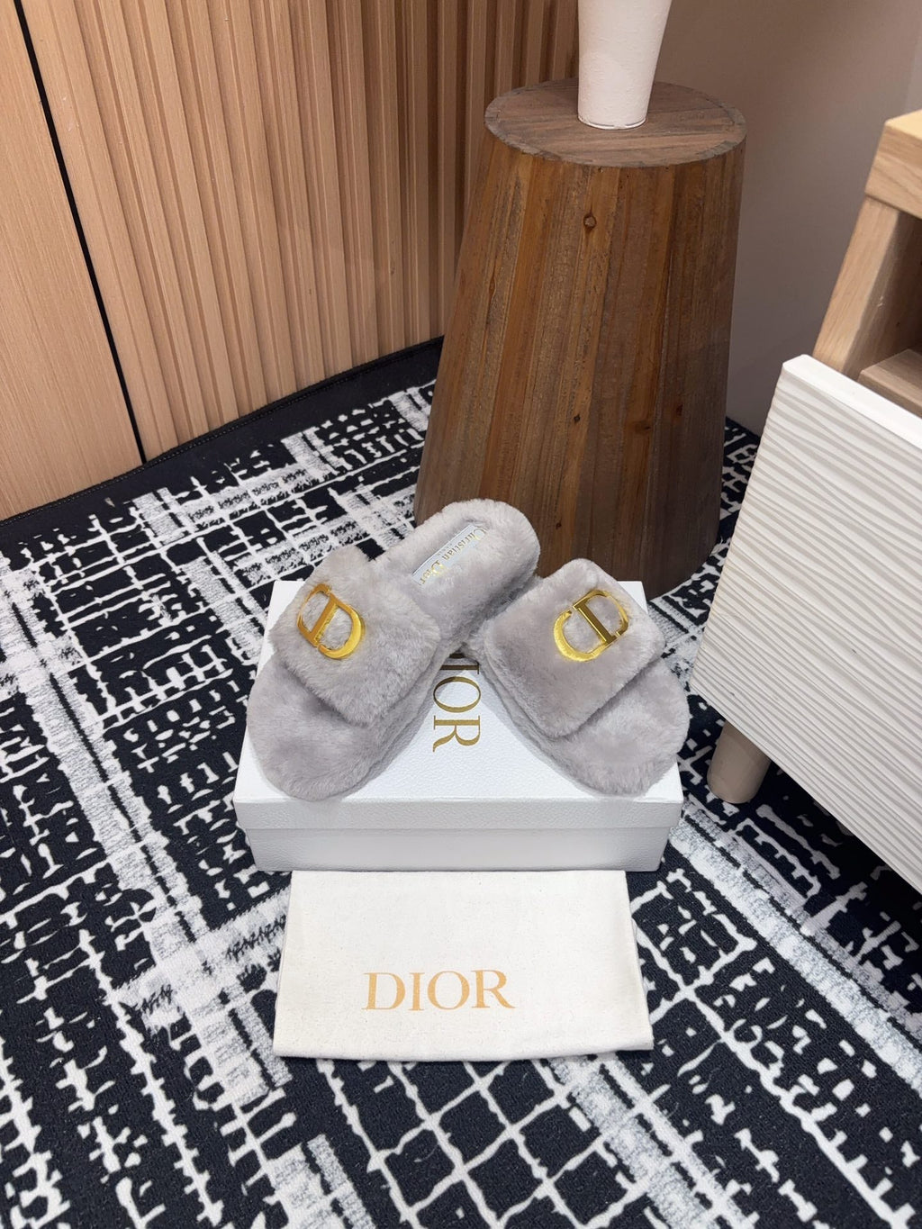 DIOR THICK-SOLE SLIPPER IN PALE GRAY FLEECE WITH GOLD LOGO