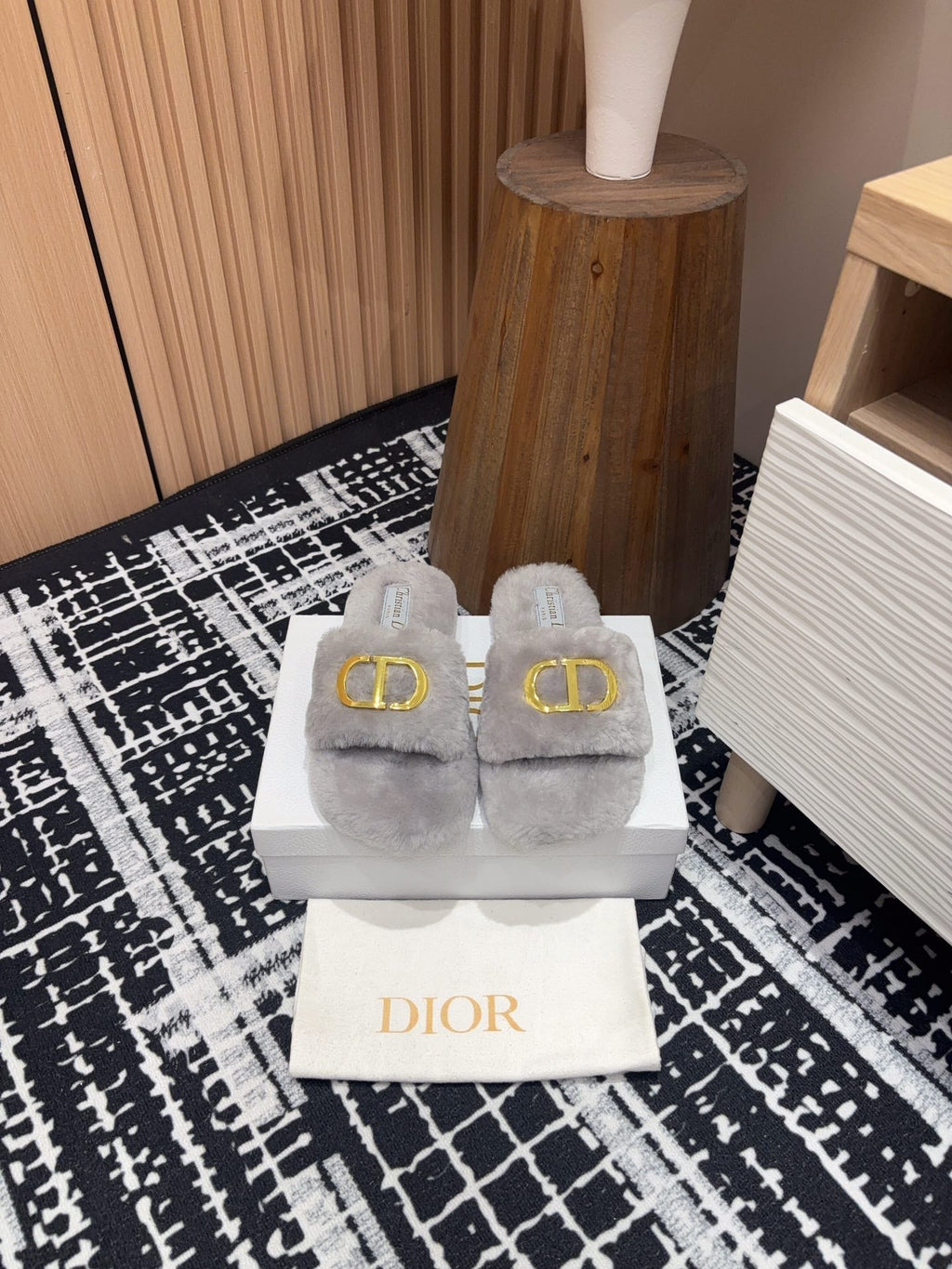 DIOR THICK-SOLE SLIPPER IN PALE GRAY FLEECE WITH GOLD LOGO