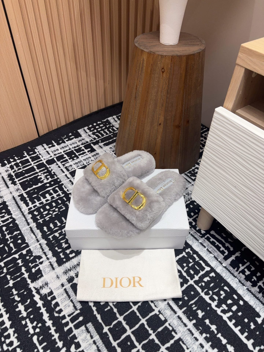 DIOR THICK-SOLE SLIPPER IN PALE GRAY FLEECE WITH GOLD LOGO