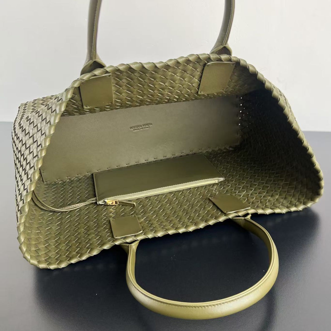 BOTTEGA VENETA LARGE CABAT 51 IN ARMY GREEN LAMBSKIN