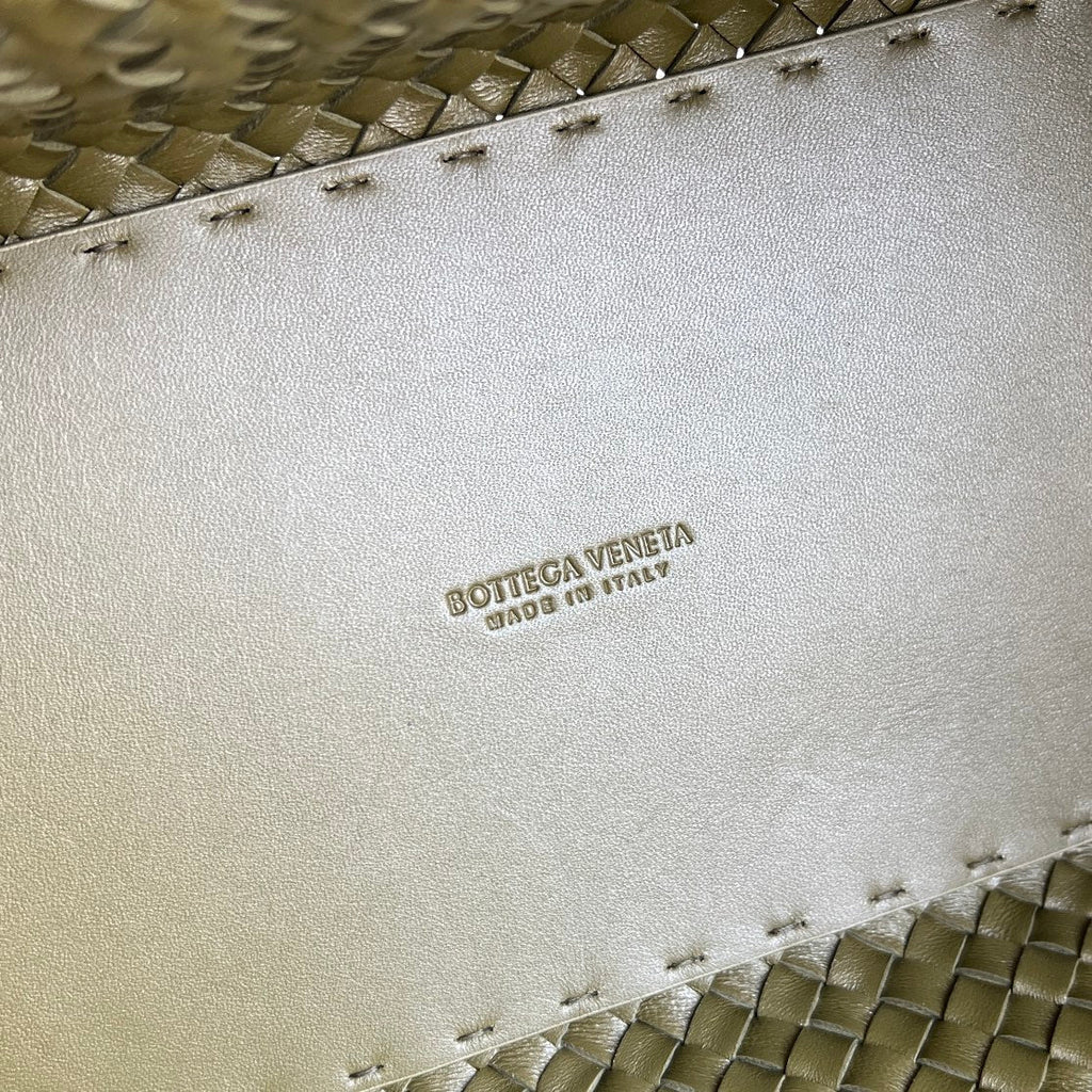 BOTTEGA VENETA LARGE CABAT 51 IN ARMY GREEN LAMBSKIN