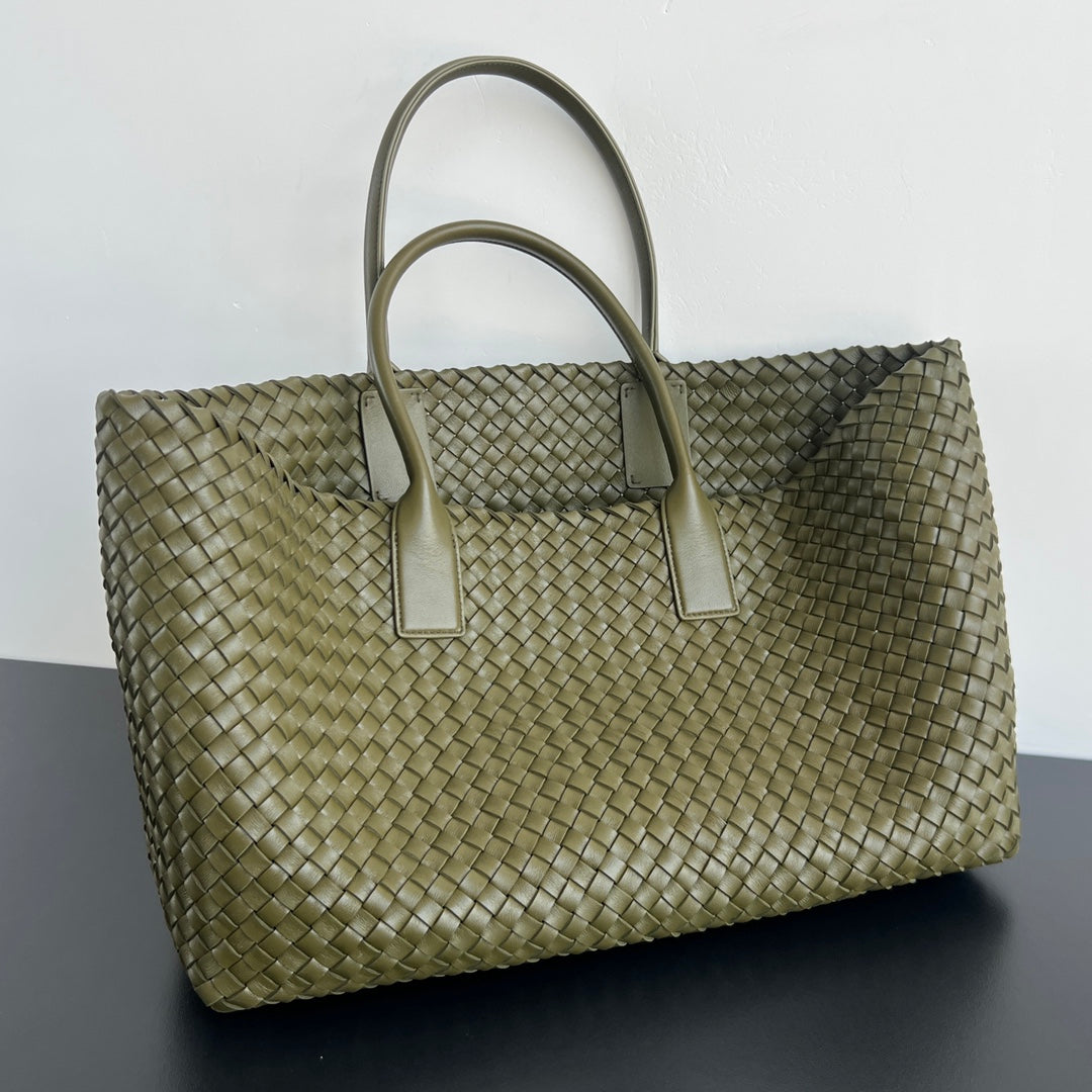 BOTTEGA VENETA LARGE CABAT 51 IN ARMY GREEN LAMBSKIN