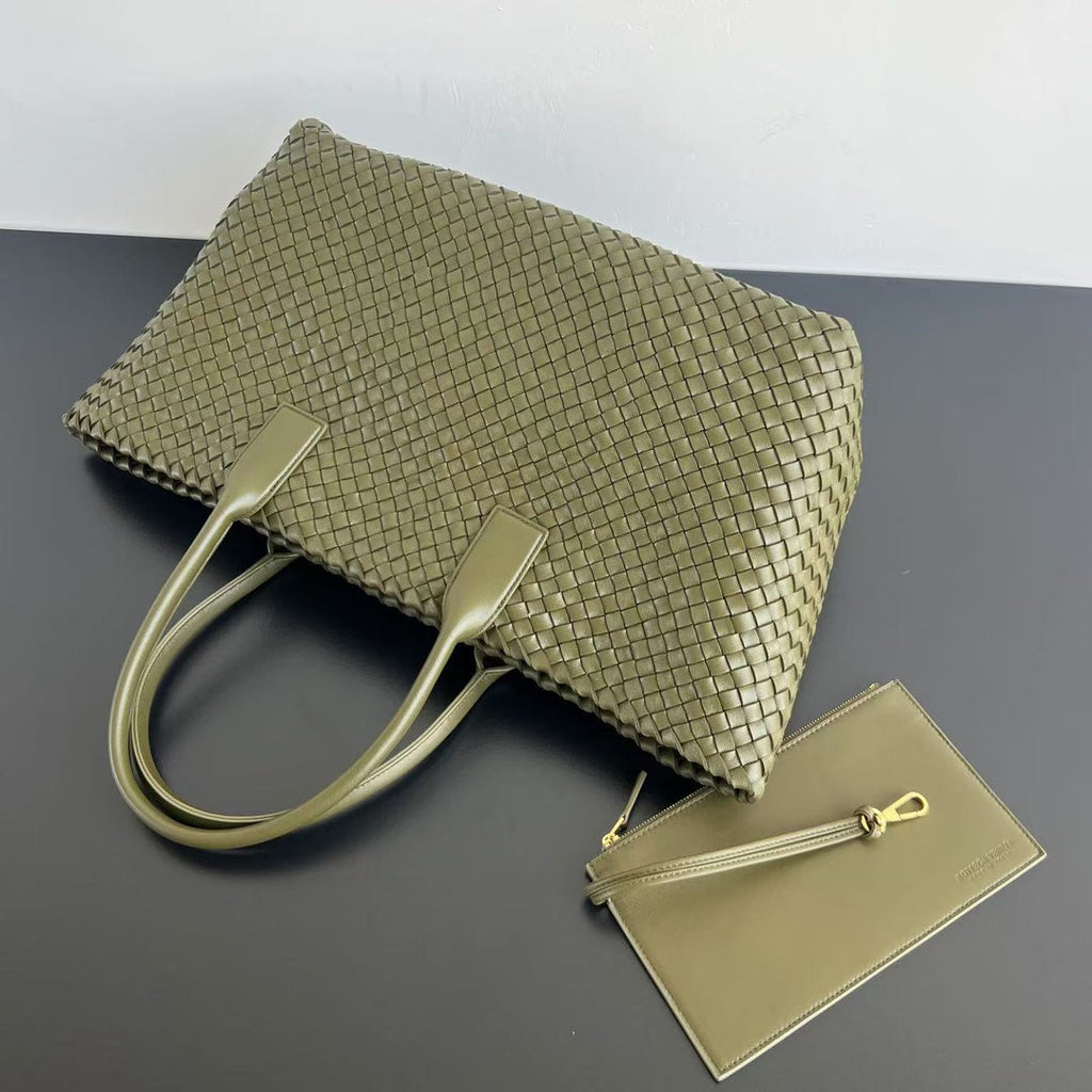 BOTTEGA VENETA LARGE CABAT 51 IN ARMY GREEN LAMBSKIN