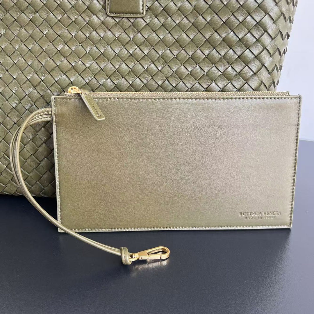 BOTTEGA VENETA LARGE CABAT 51 IN ARMY GREEN LAMBSKIN