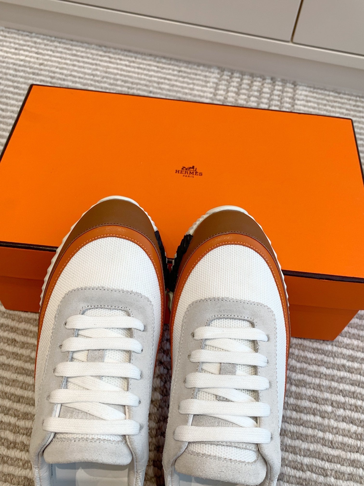 HERMES BOUNCING SNEAKER IN WHITE GRAPHIC MESH AND BRONZE BROWN CALFSKIN