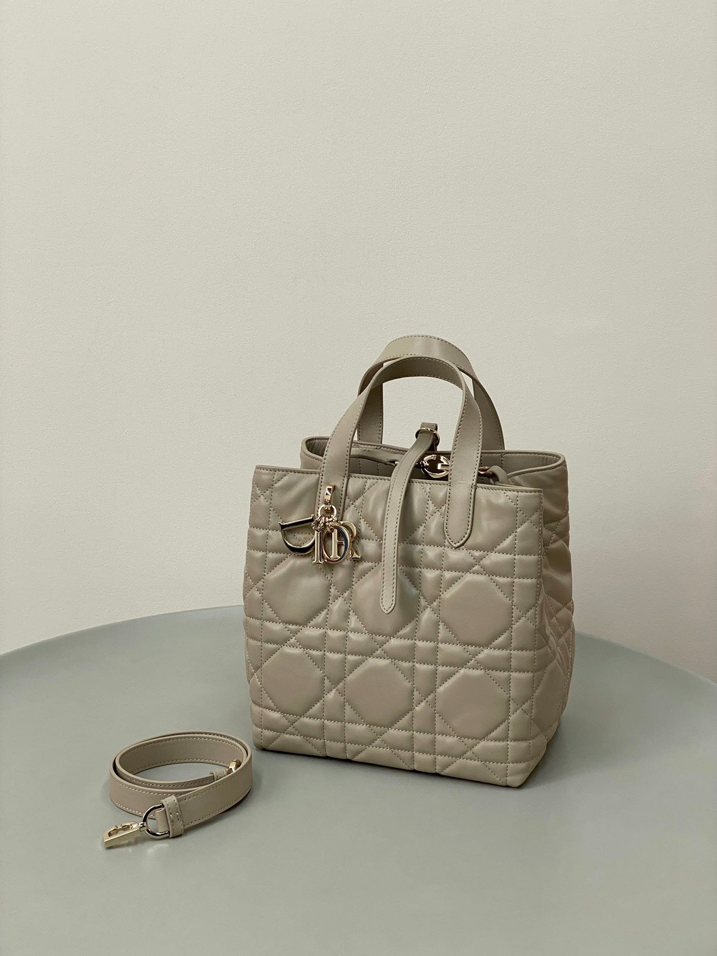 DIOR MEDIUM TOUJOURS BUCKET BAG 22 IN BEIGE CANNAGE CALFSKIN