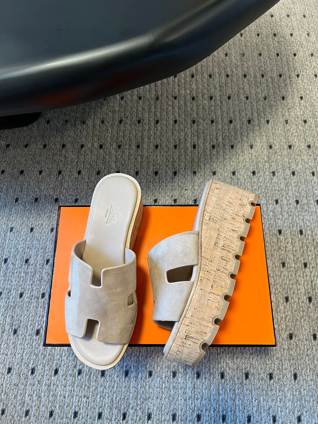 HERMES EZE SANDAL PLATFORM 85 MM IN PALE GRAY SUEDE