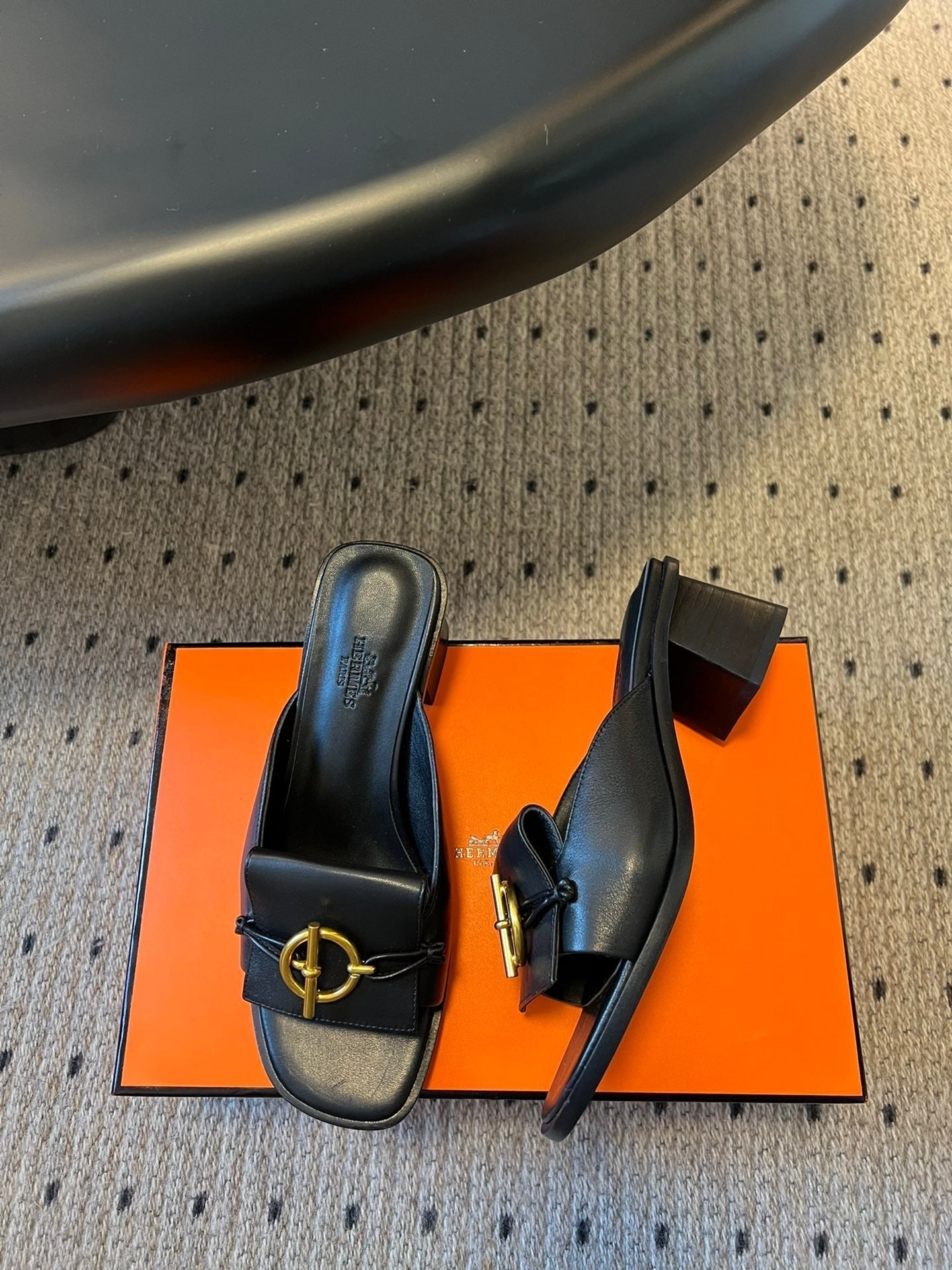 HERMES ILOT 55 MM SANDAL IN BLACK CALFSKIN