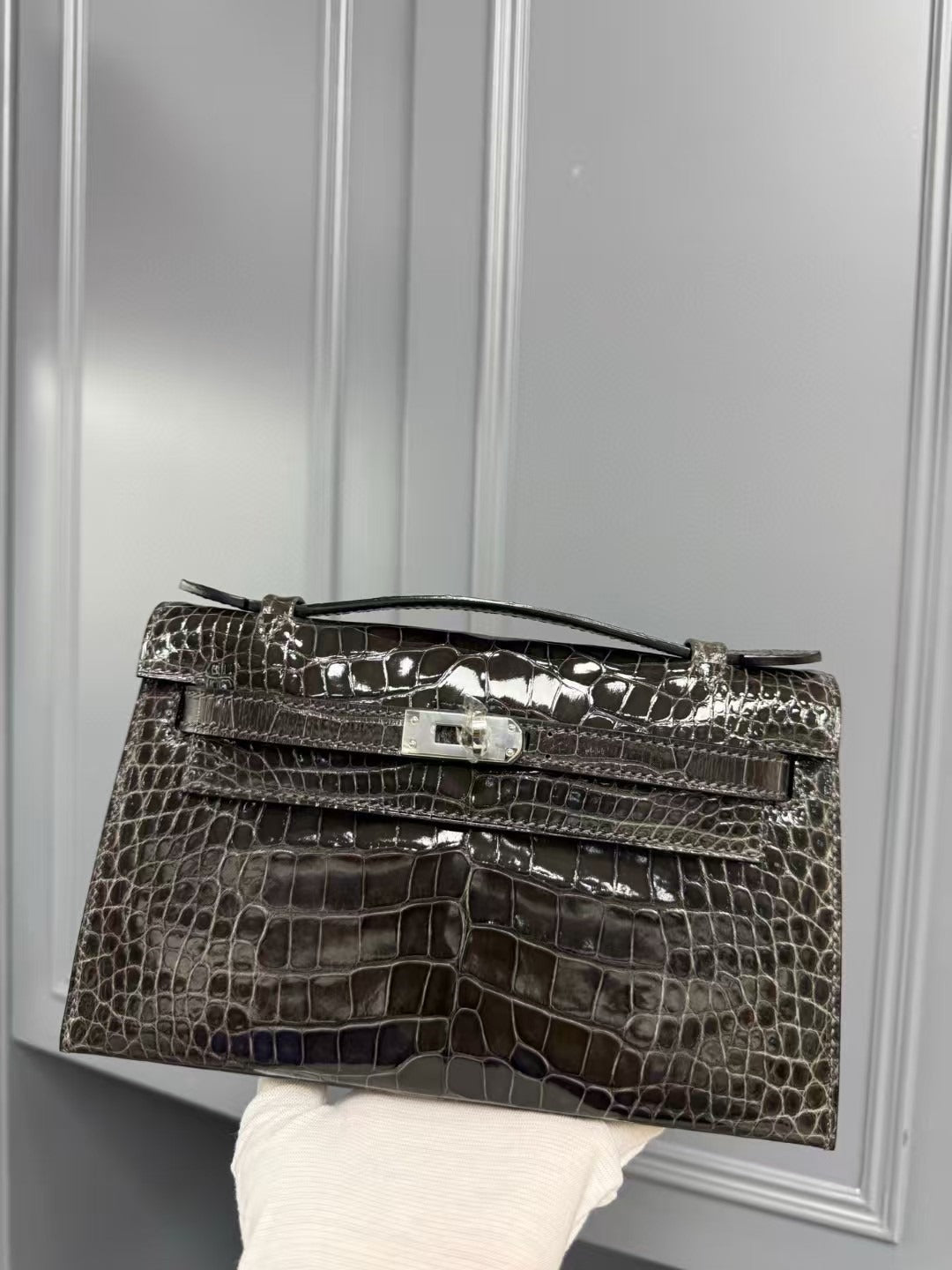 HERMES KELLY MINI 22 IN BROWN AMERICAN ALLIGATOR SILVER BUCKLE
