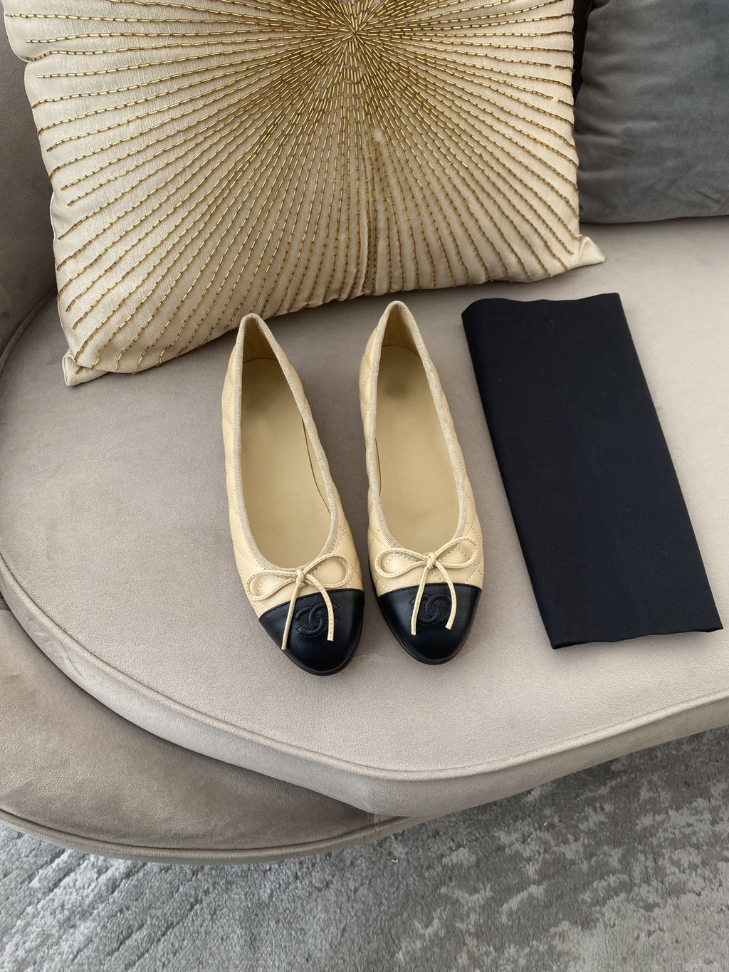 CHANEL BALLET FLATS BEIGE BLACK QUILTED LAMBSKIN