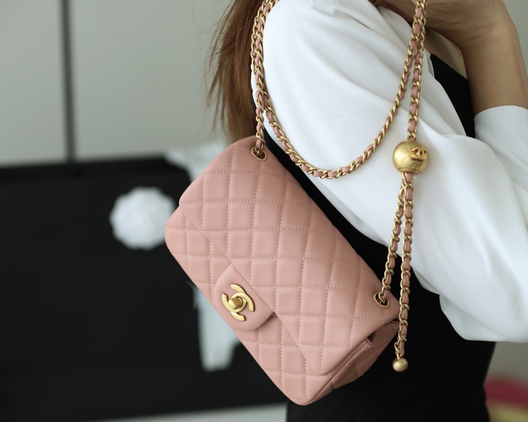 CHANEL FLAP BAG 20CM BABY PINK LAMBSKIN GOLD HARDWARE