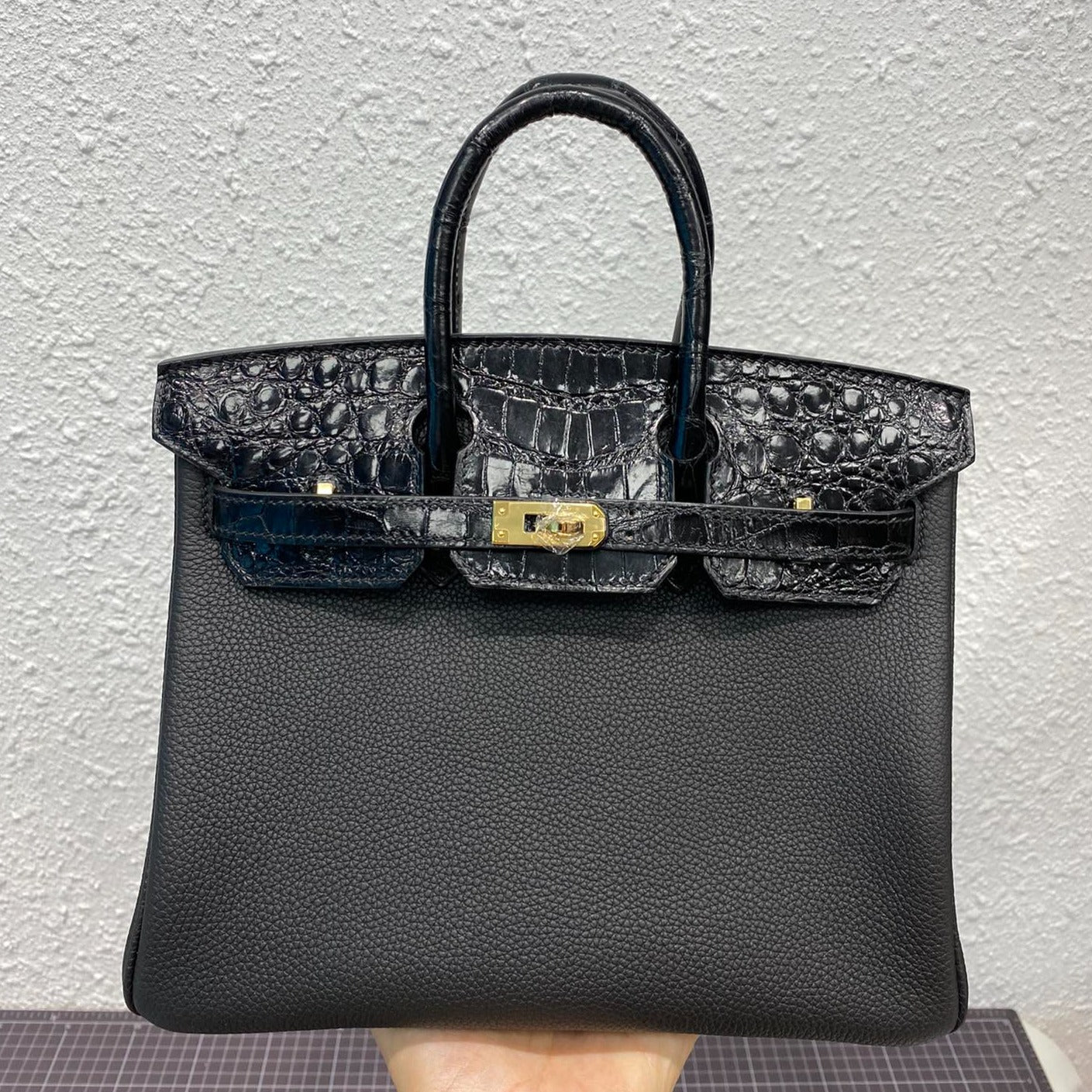 HERMES BIRKIN 25CM BLACK CROCODILE AND TOGO LEATHER GOLD HARDWARE