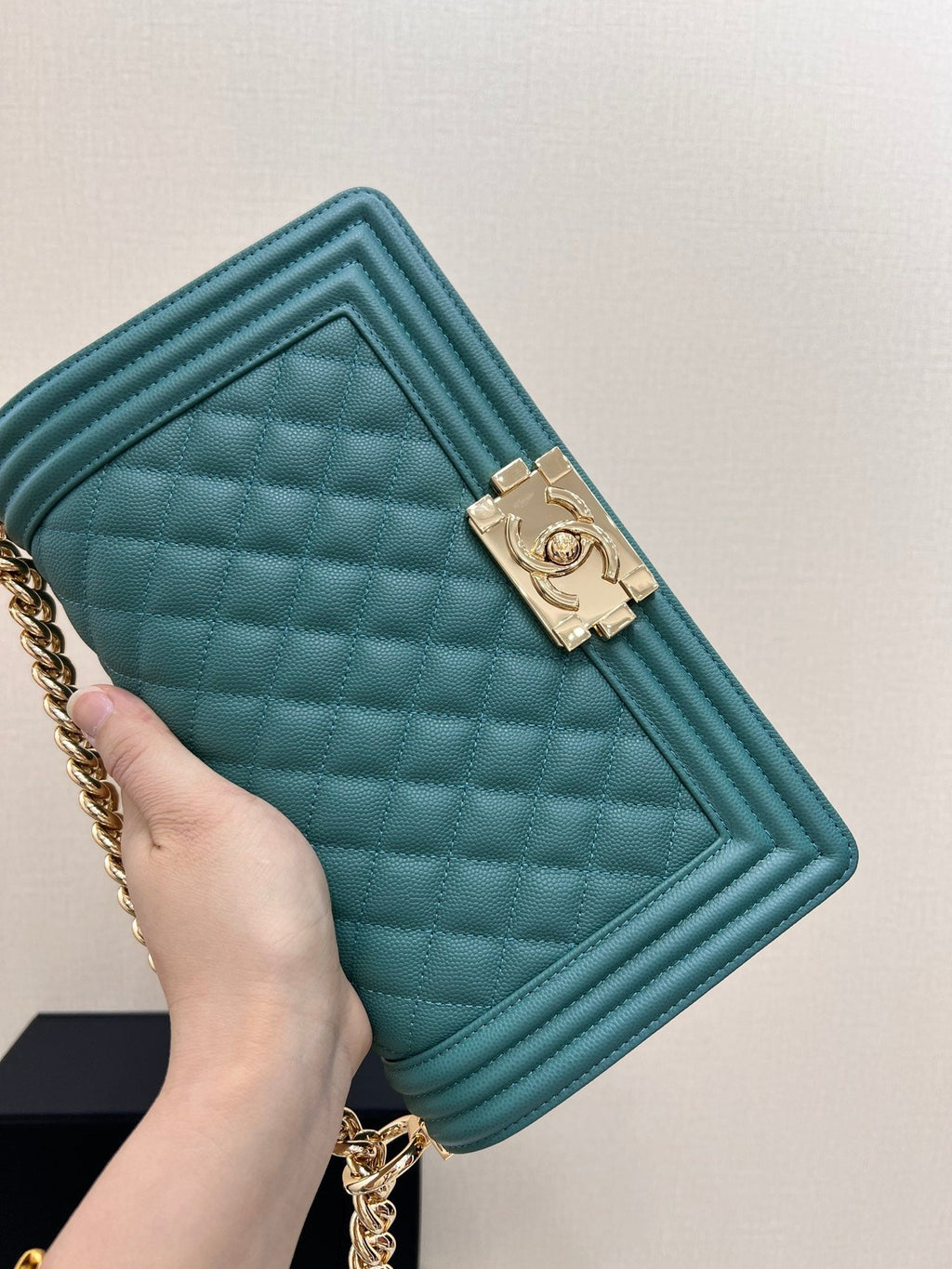 CHANEL BOY BAG MEDIUM 25 EVERGREEN CAVIAR GOLD HARDWARE