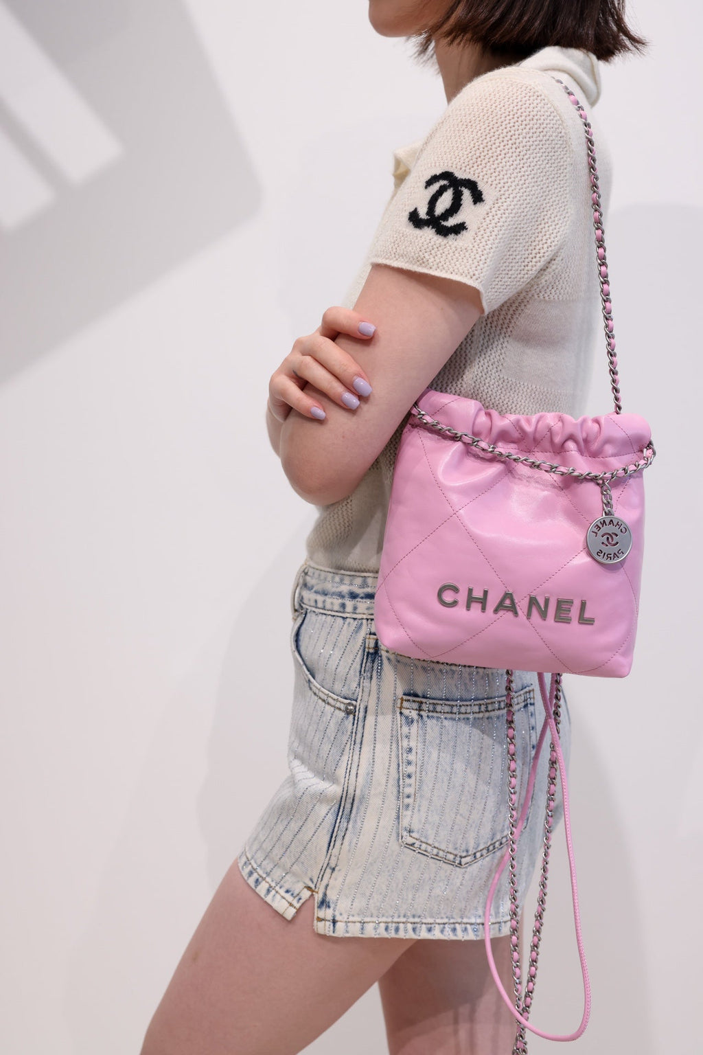 CHANEL HOBO BAG 22 PINK LAMBSKIN SILVER HARDWARE 20CM