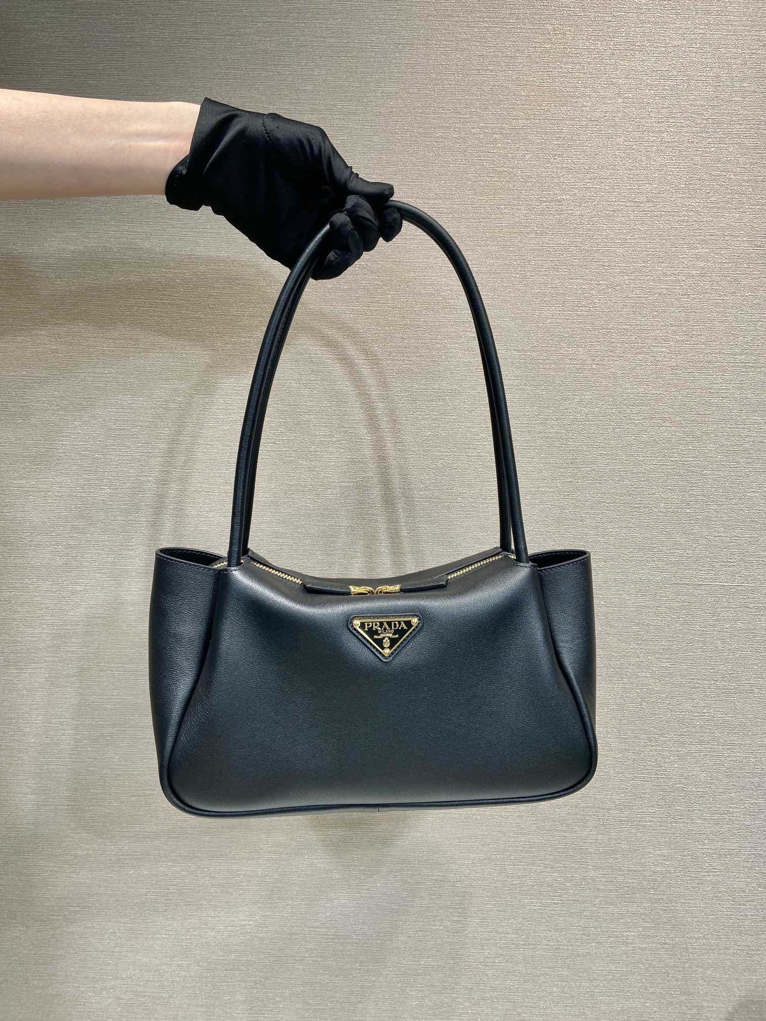 PRADA 28 LARGE BLACK CALFSKIN HANDBAG