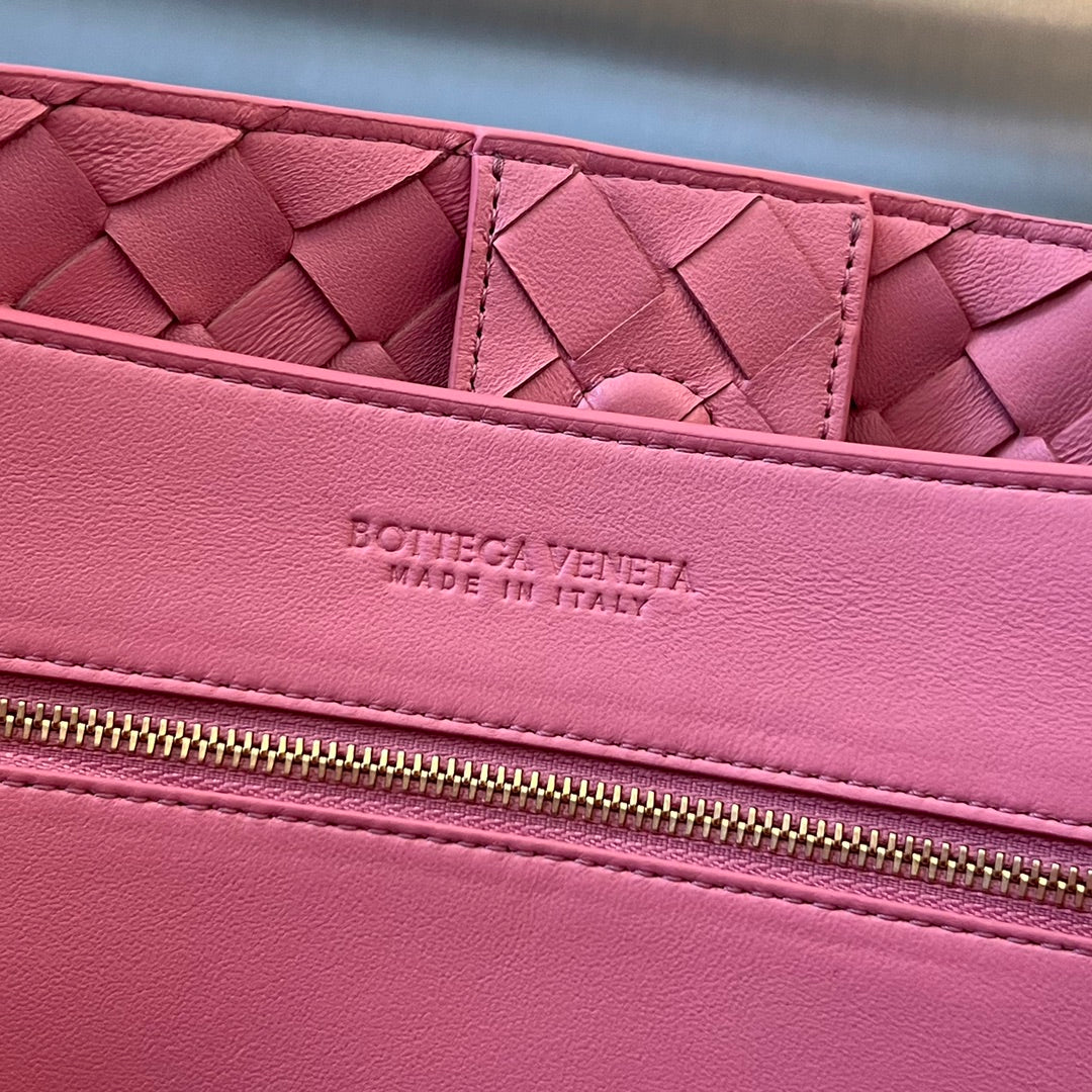 BOTTEGA VENETA LARGE ANDIAMO 45CM PINK LAMBSKIN