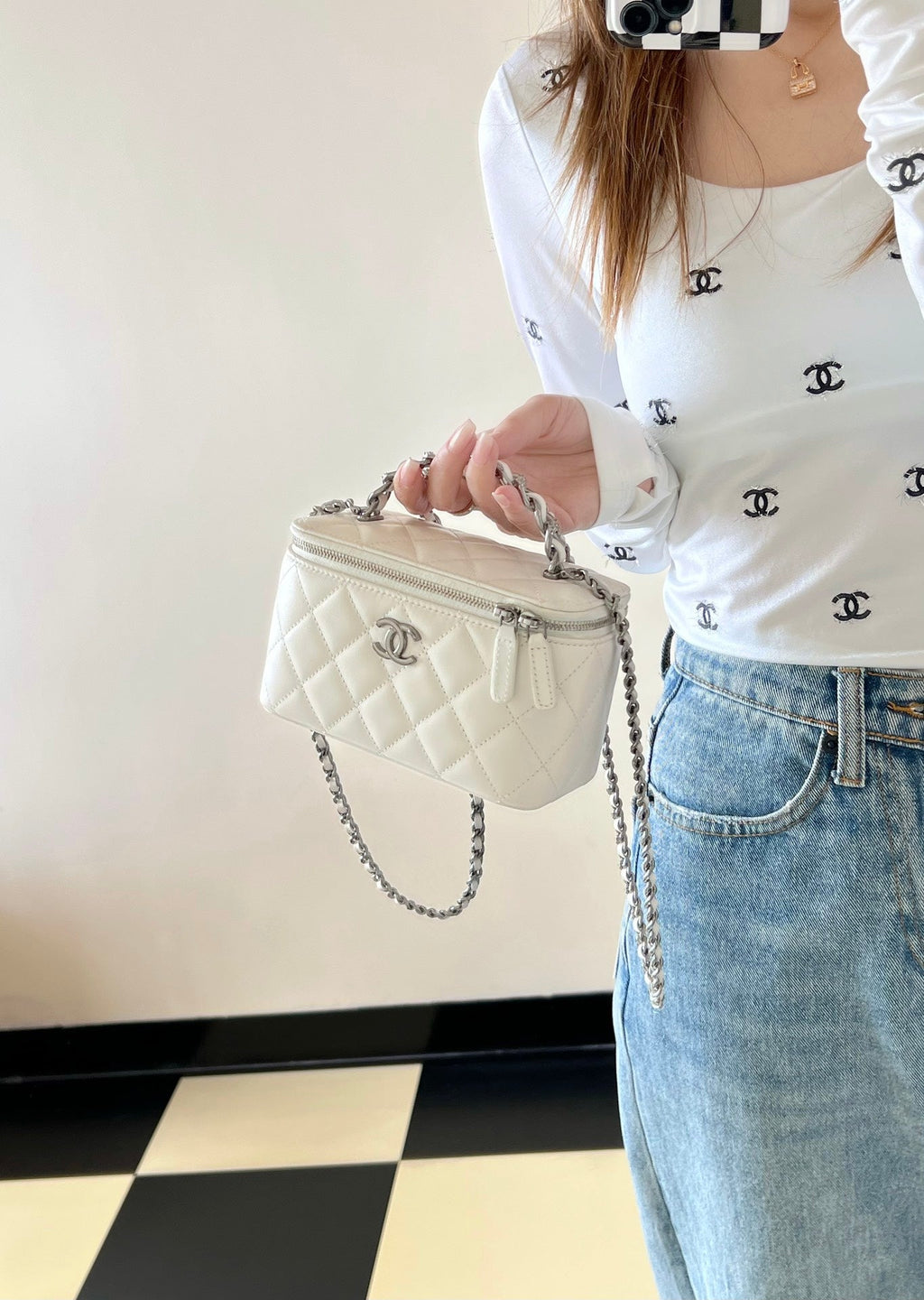CHANEL VANITY CASE 17 WHITE LAMBSKIN SILVER HARDWARE