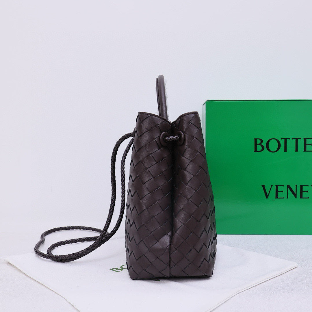 BOTTEGA VENETA MEDIUM ANDIAMO 32 BROWN LAMBSKIN GOLD HARDWARE