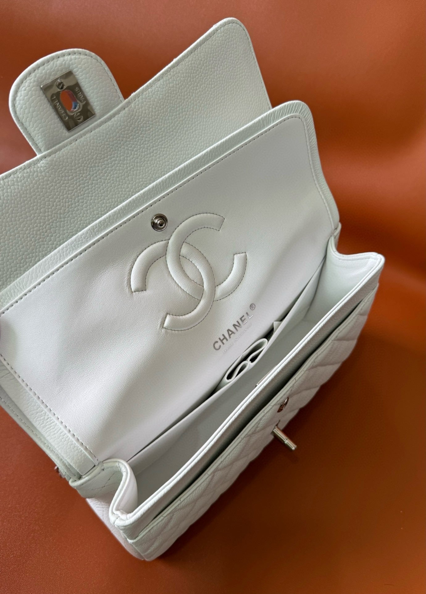 CHANEL FLAP BAG 25 IN WHITE CAVIAR LAMBSKIN SILVER HARDWARE