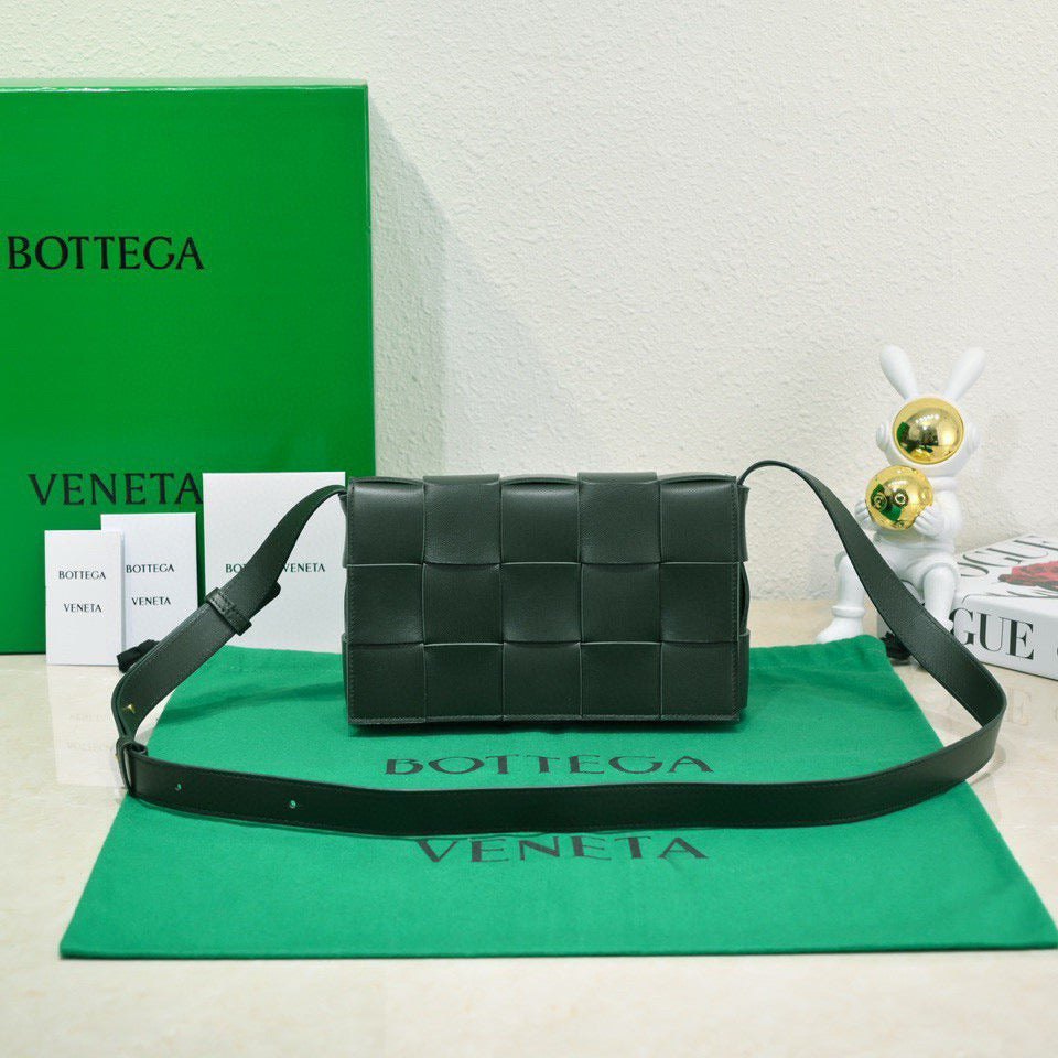 BOTTEGA VENETA CASSETTE 23 IN DARK GREEN CALFSKIN