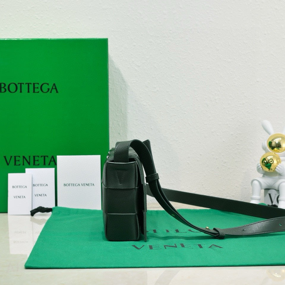 BOTTEGA VENETA CASSETTE 23 IN DARK GREEN CALFSKIN