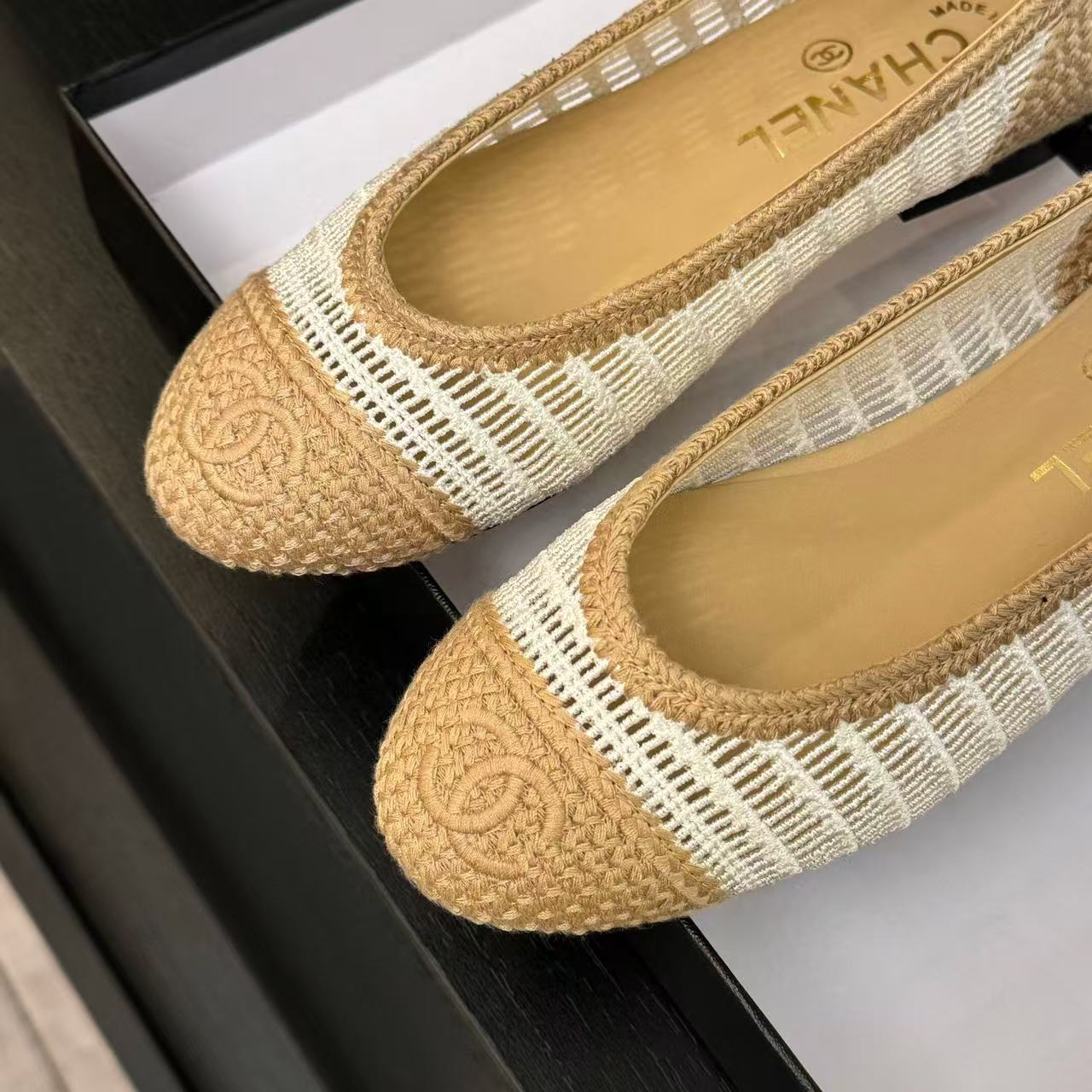 CHANEL 2025 ballet flat beige white raffia
