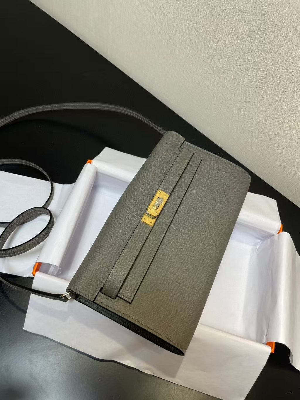 HERMES KELLY CLASSIQUE TO GO WALLET EPSOM 20 IN GREY WITH GOLD HARDWARE