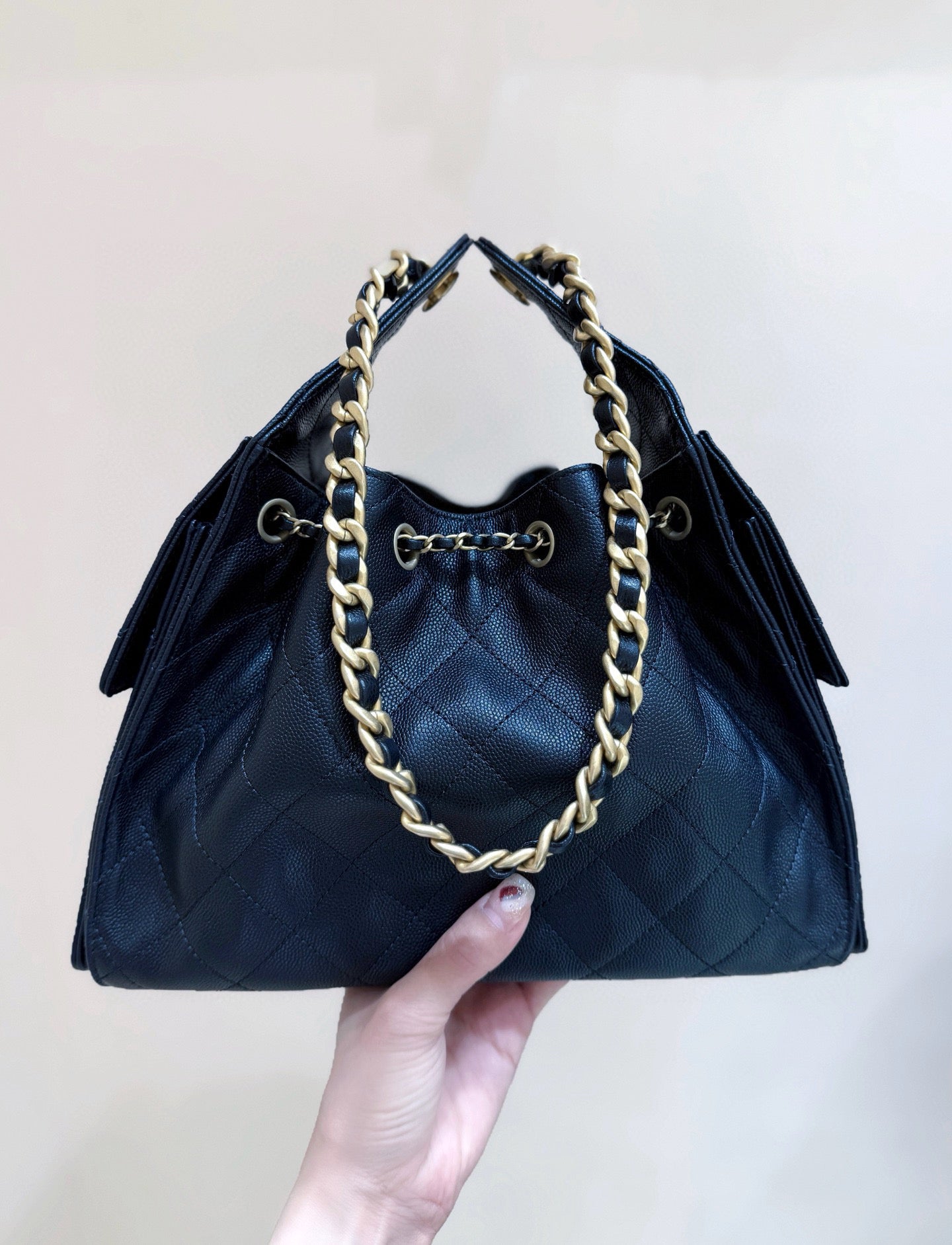 CHANEL 25 HANDBAG IN BLACK 30 GRAINED CALFSKIN GOLD HARDWARE