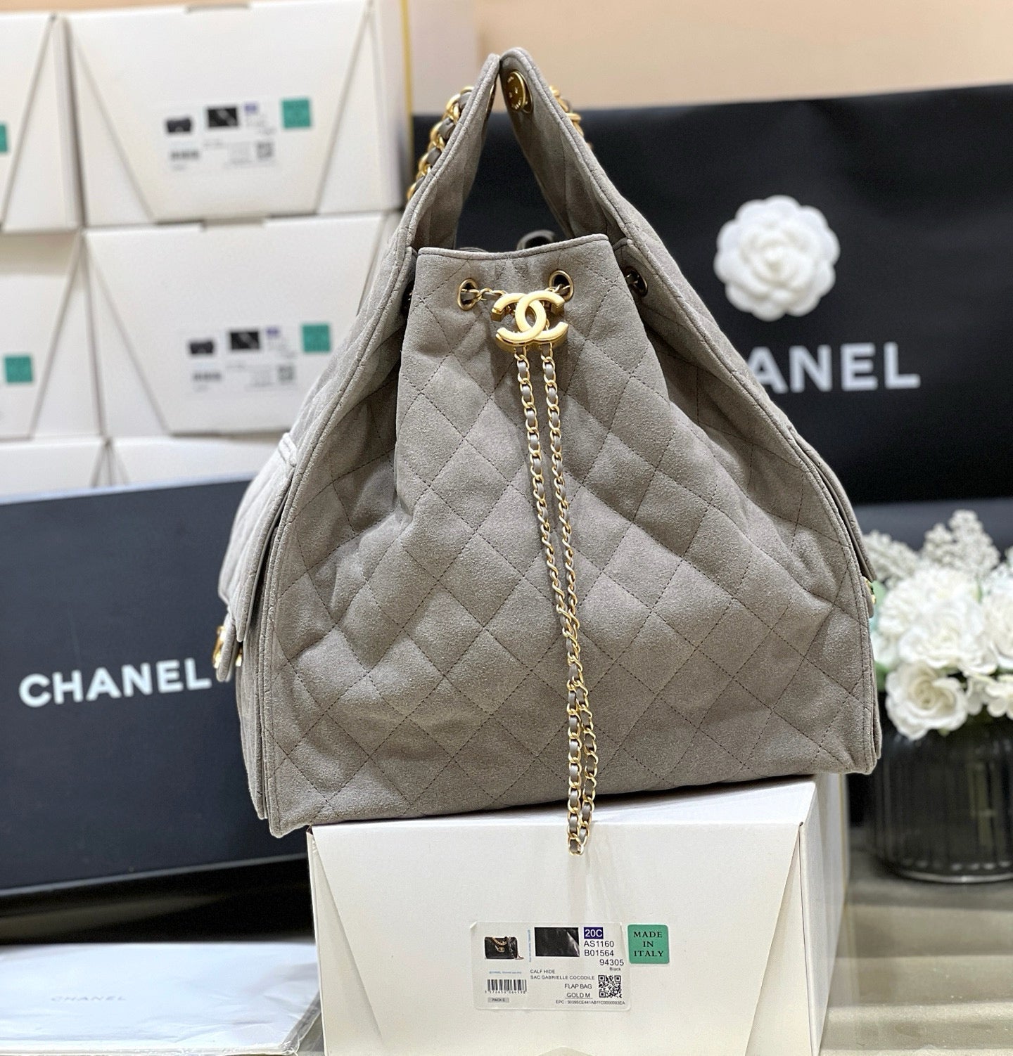 CHANEL 25 HANDBAG IN GRAY 40 SUEDE CALFSKIN GOLD HARDWARE