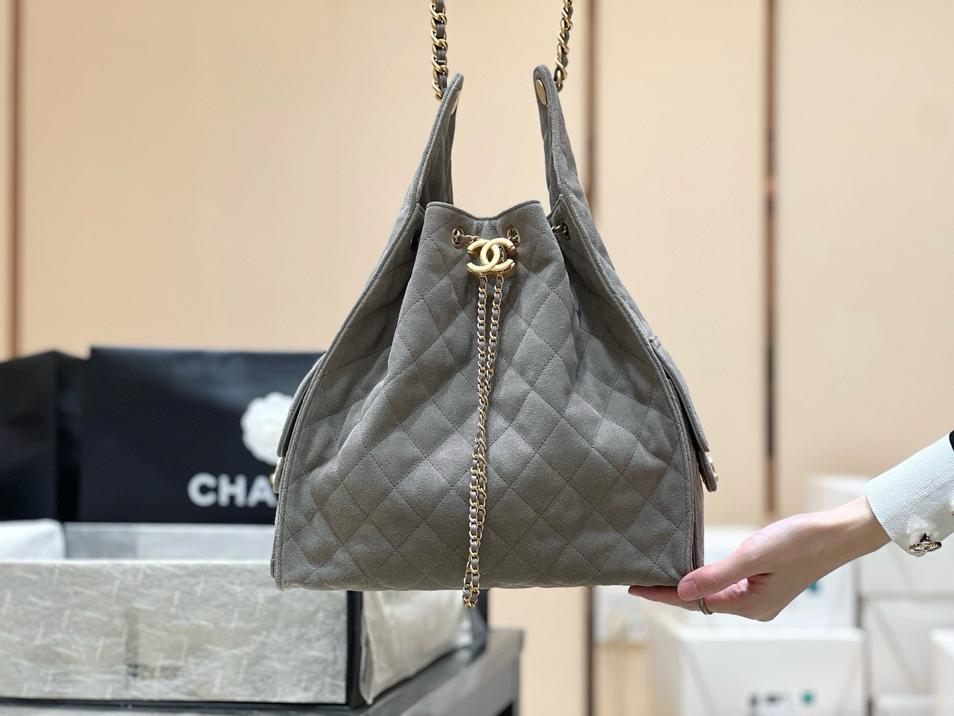 CHANEL 25 HANDBAG IN GRAY 40 SUEDE CALFSKIN GOLD HARDWARE