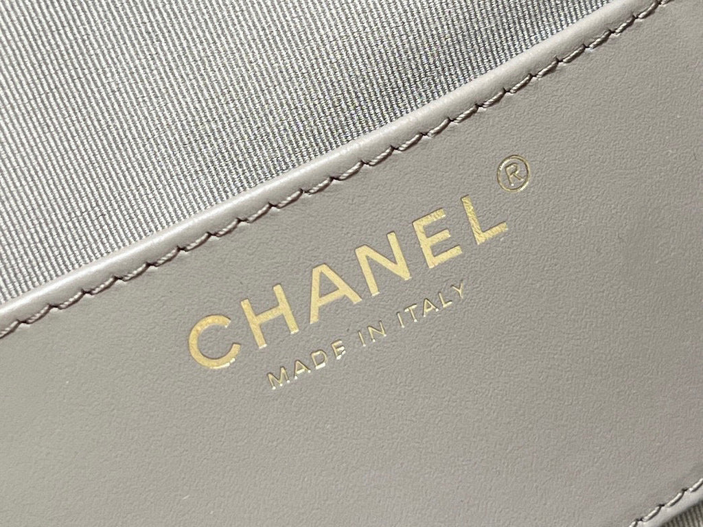 CHANEL 25 HANDBAG IN GRAY 40 SUEDE CALFSKIN GOLD HARDWARE