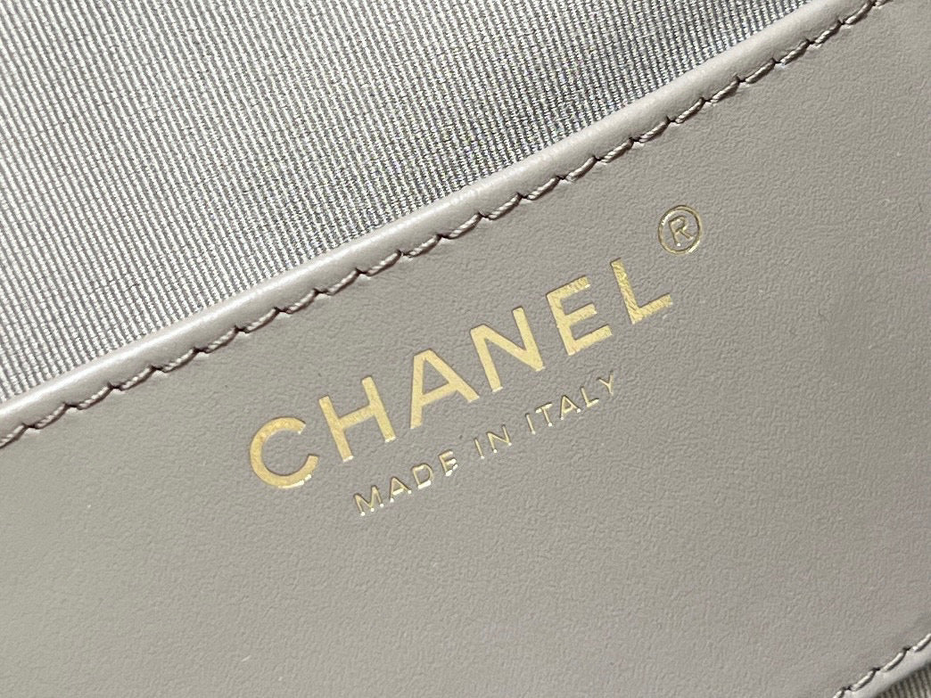 CHANEL 25 HANDBAG IN GRAY 40 SUEDE CALFSKIN GOLD HARDWARE