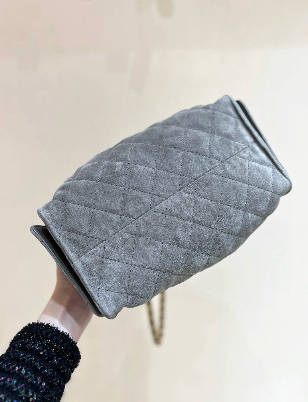 CHANEL 25 HANDBAG IN GREY 30 SUEDE GOLD HARDWARE