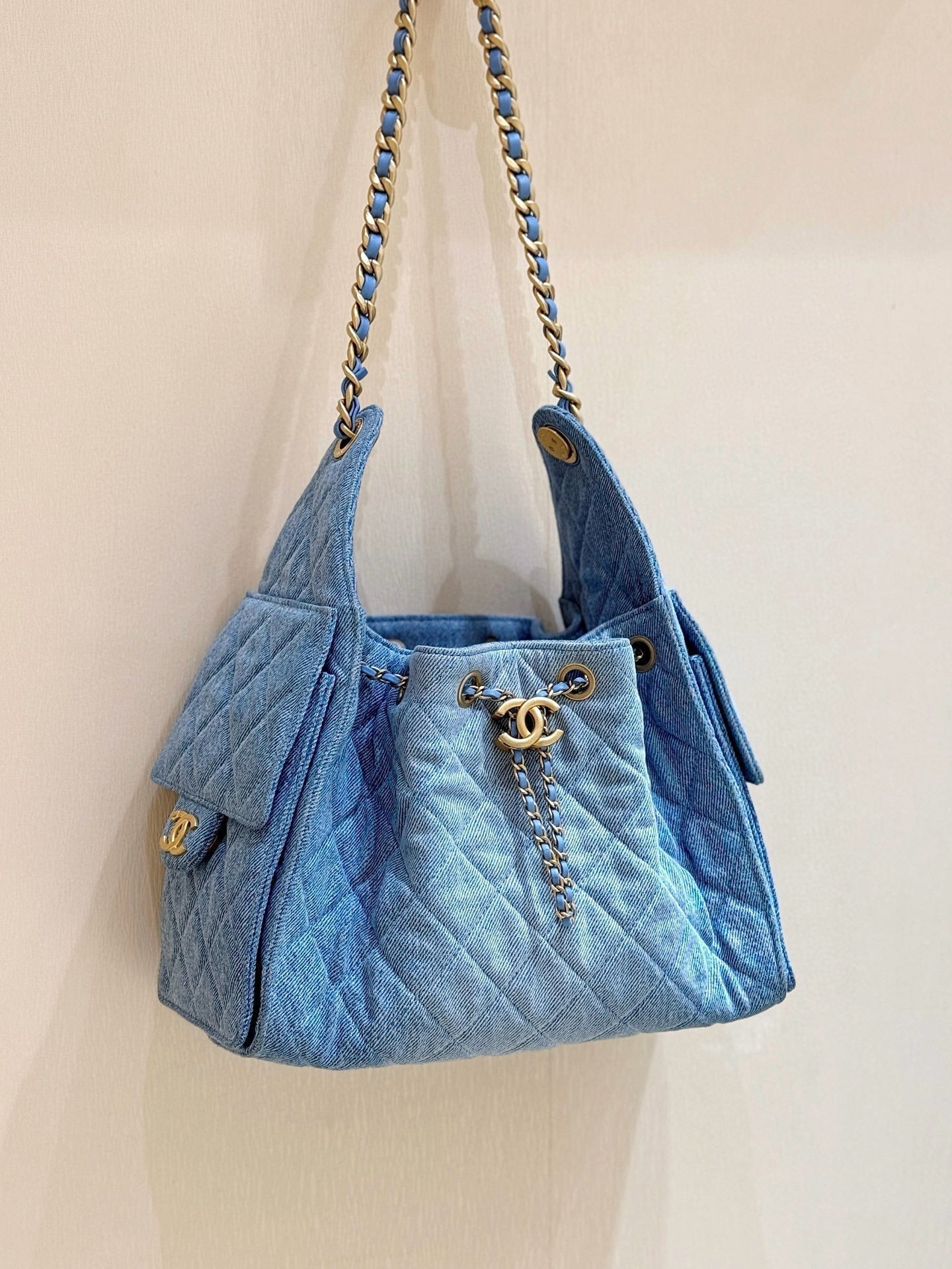 CHANEL 25 HANDBAG IN BLUE 30 DENIM GOLD HARDWARE
