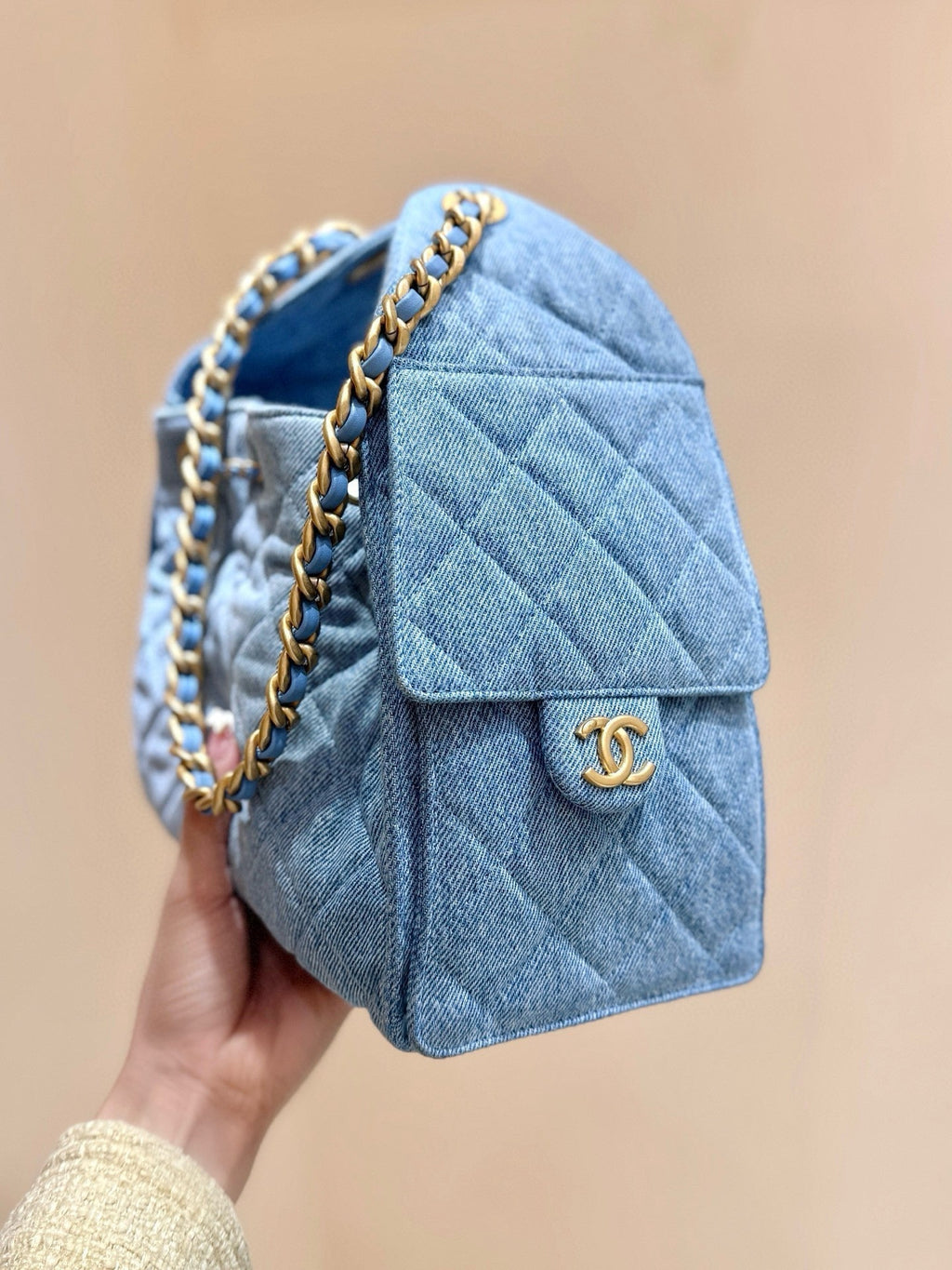CHANEL 25 HANDBAG IN BLUE 30 DENIM GOLD HARDWARE