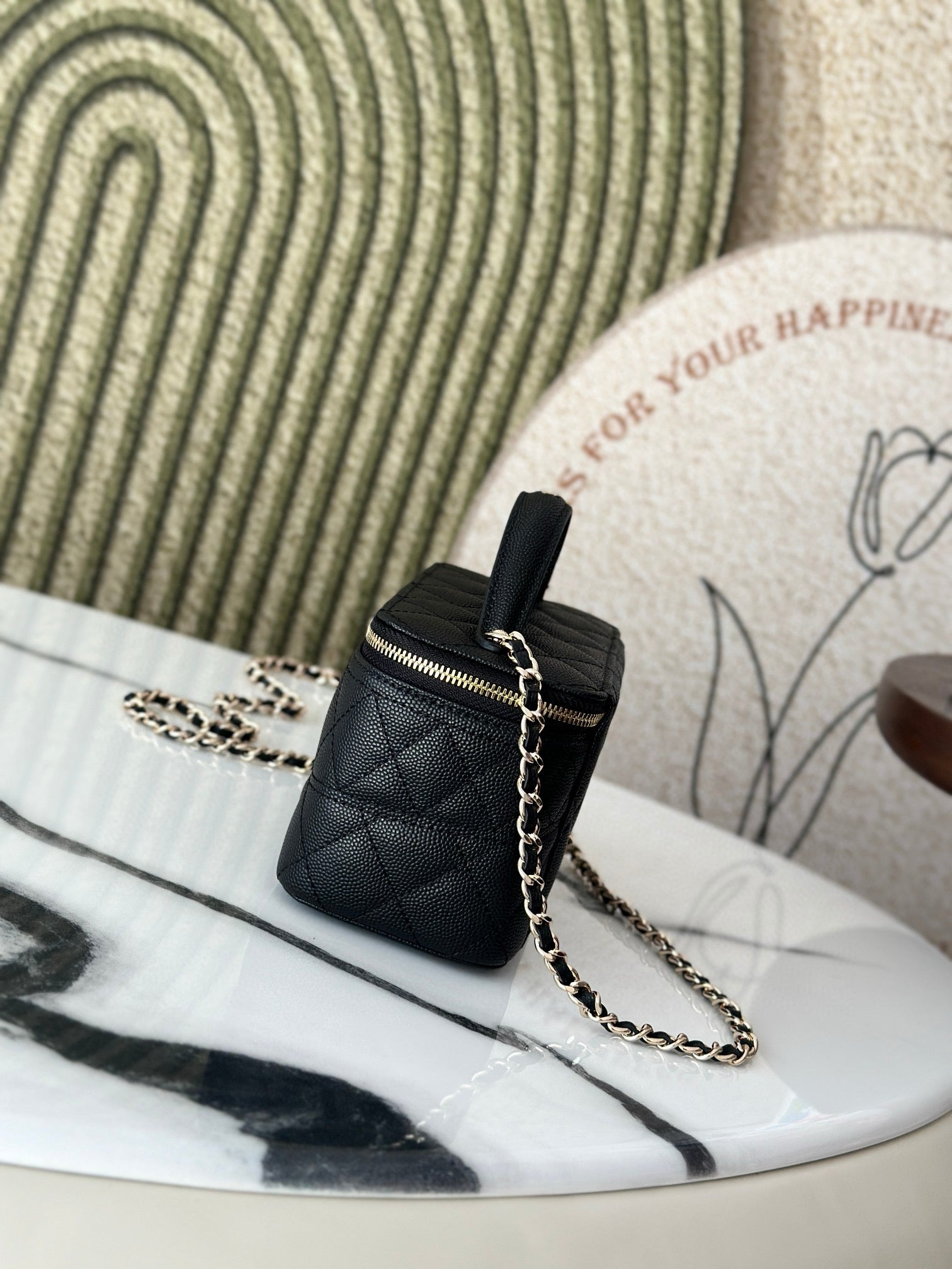 CHANEL VANITY 17 CAVIAR WITH HANDLE IN BLACK CALFSKIN GOLD HARDWARE