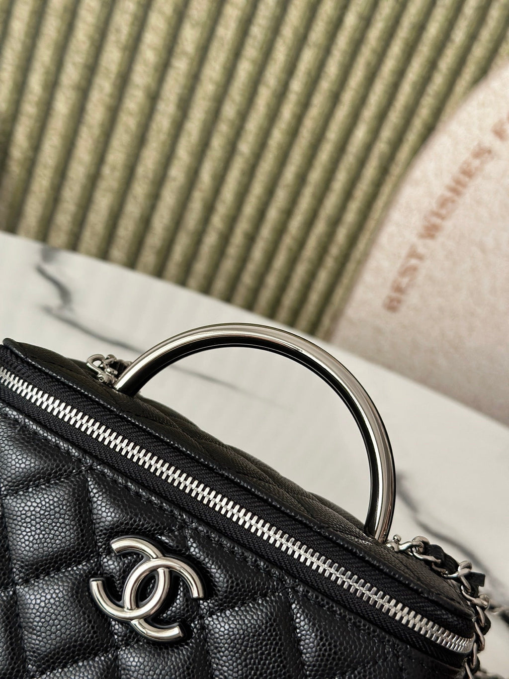 CHANEL 25P VANITY 17 CAVIAR WITH HANDLE METAL IN BLACK CALFSKIN SILVER HARDWARE