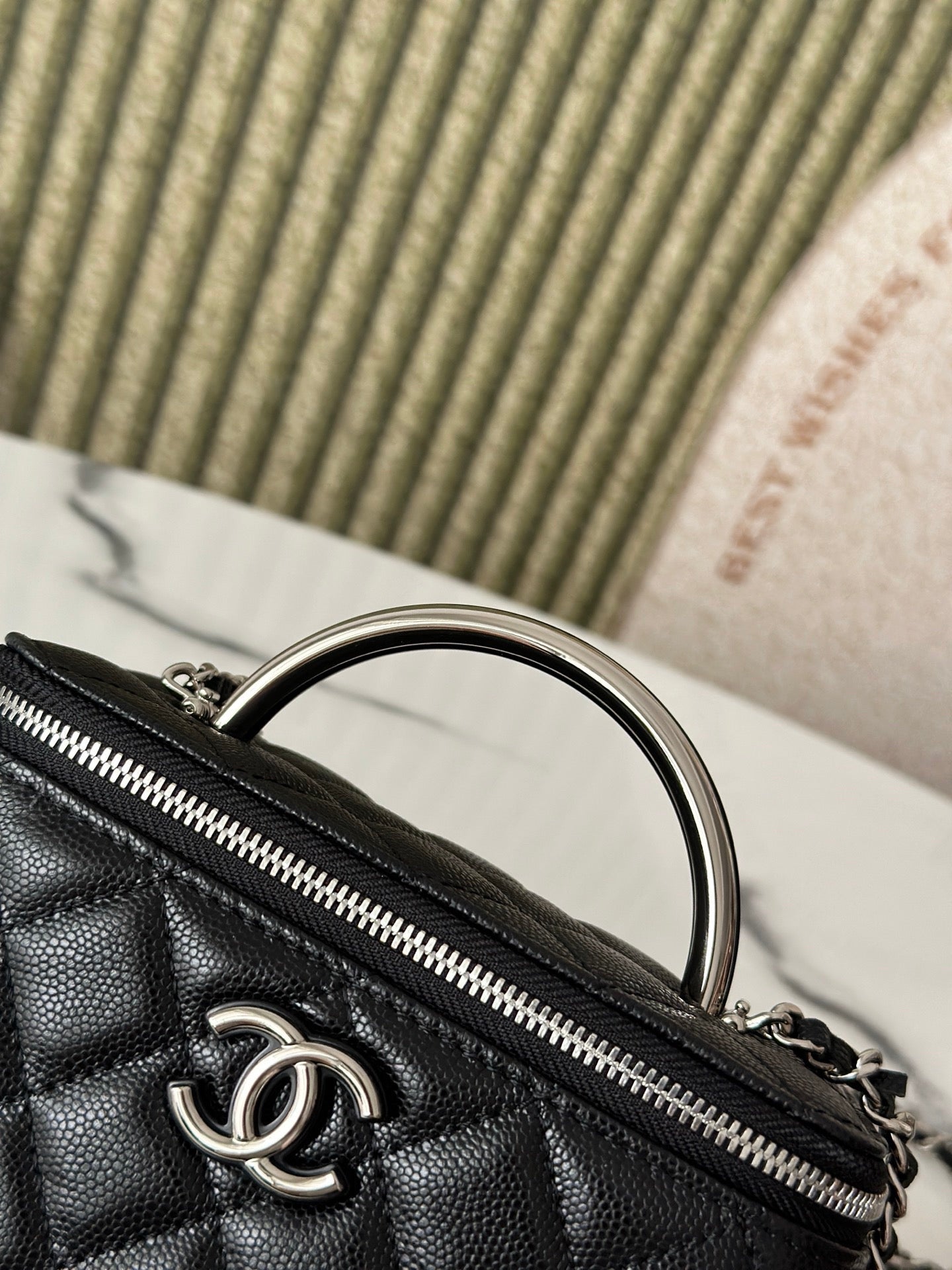 CHANEL 25P VANITY 17 CAVIAR WITH HANDLE METAL IN BLACK CALFSKIN SILVER HARDWARE