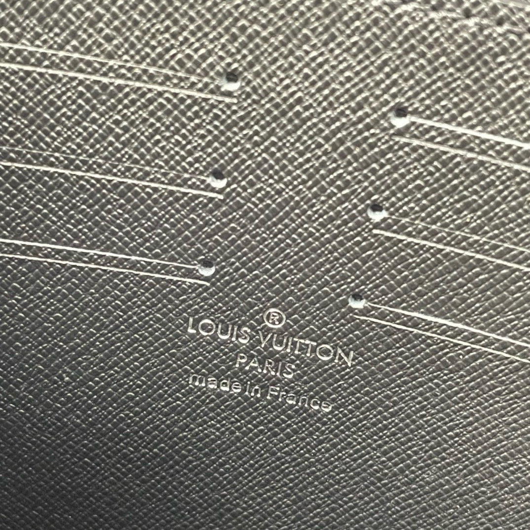 LOUIS VUITTON POCHETTE VOYAGE MM 26 MONOGRAM BLACK CALFSKIN