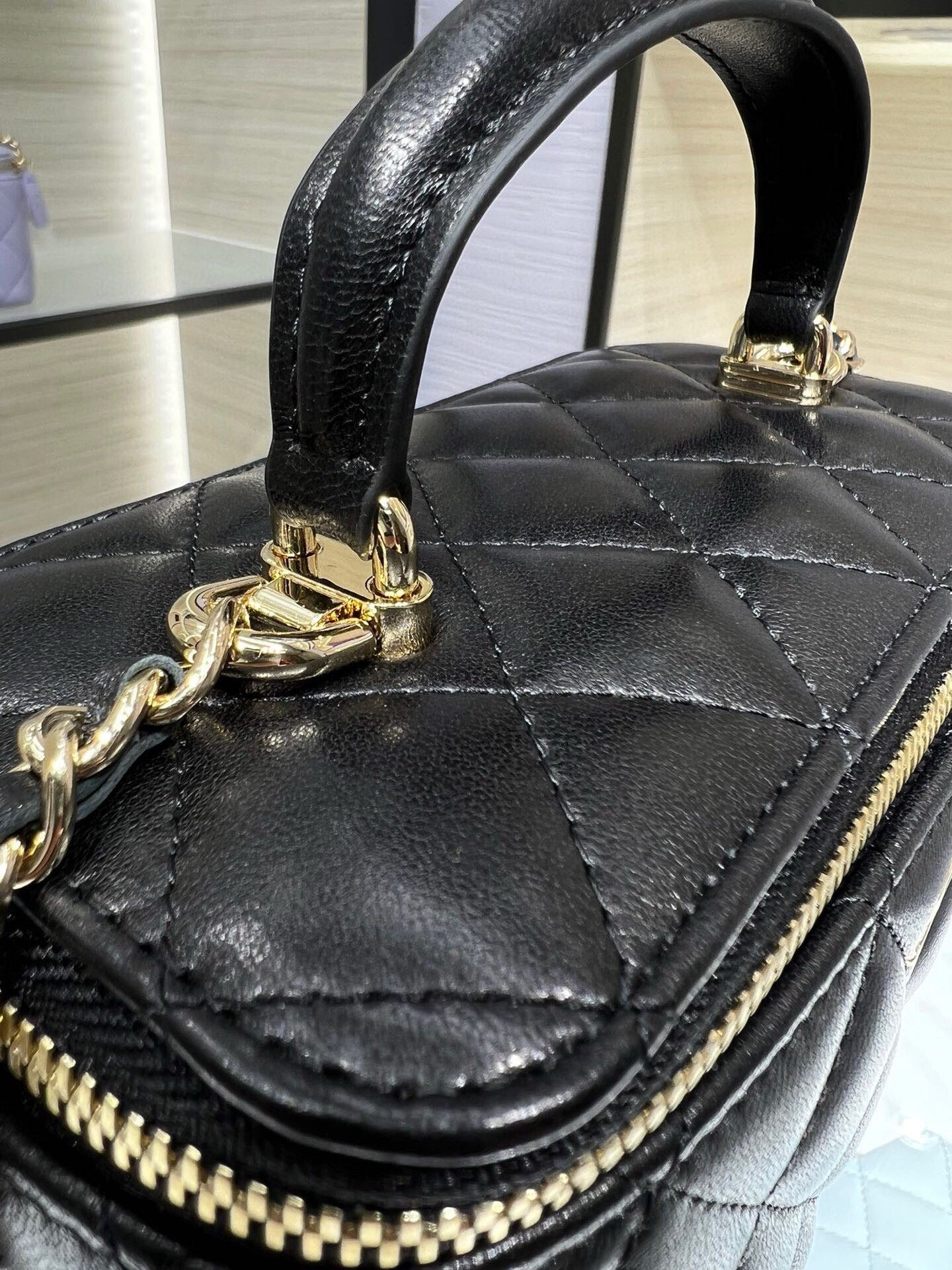 CHANEL VANITY 17 TOP HANDLE IN BLACK QUILTED LAMBSKIN GOLD HARDWARE
