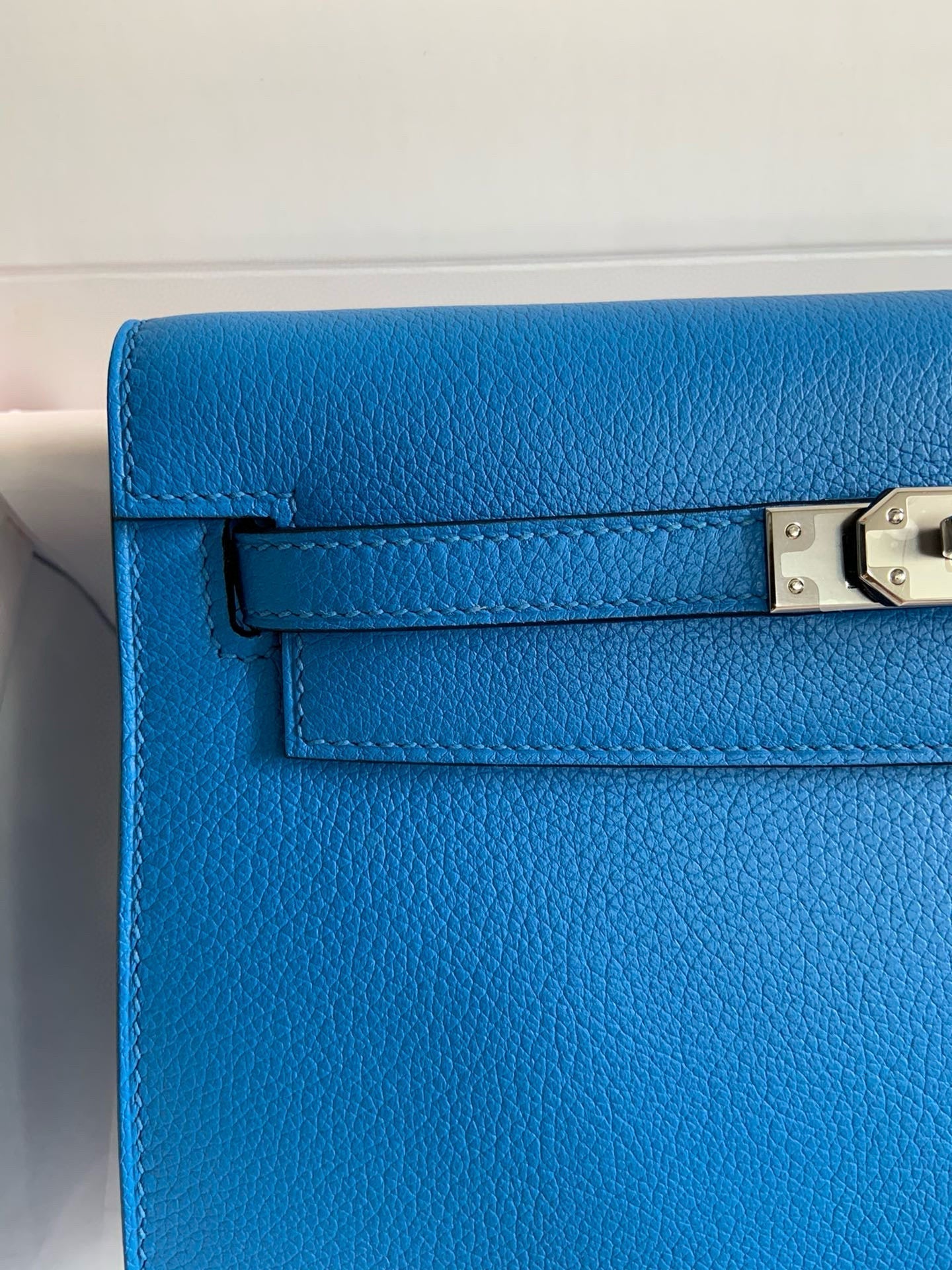 HERMES KELLY DANSE 22 EVERCOLOR BLUE IN CALFSKIN SLIVER HARDWARE