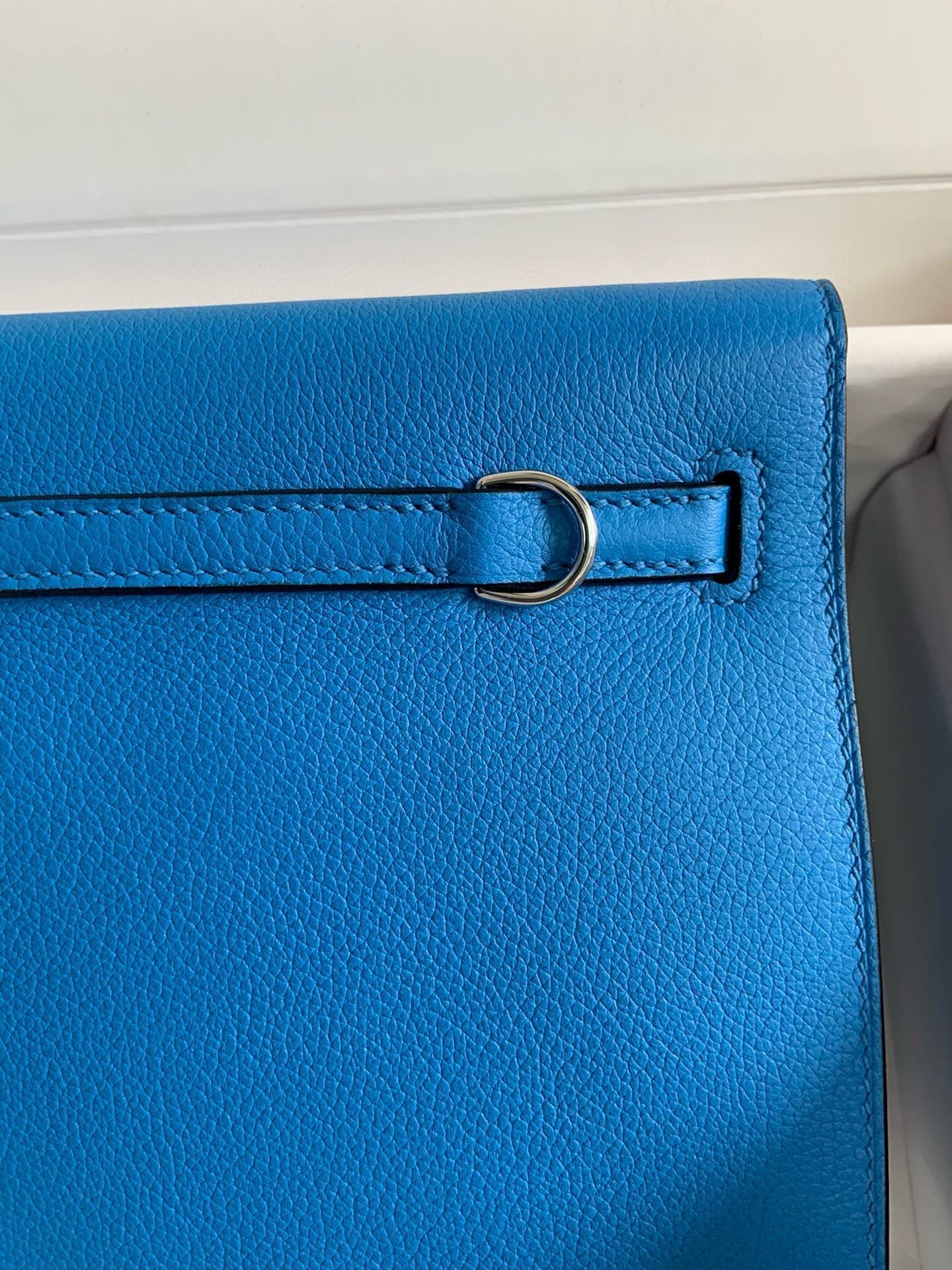HERMES KELLY DANSE 22 EVERCOLOR BLUE IN CALFSKIN GOLD HARDWARE