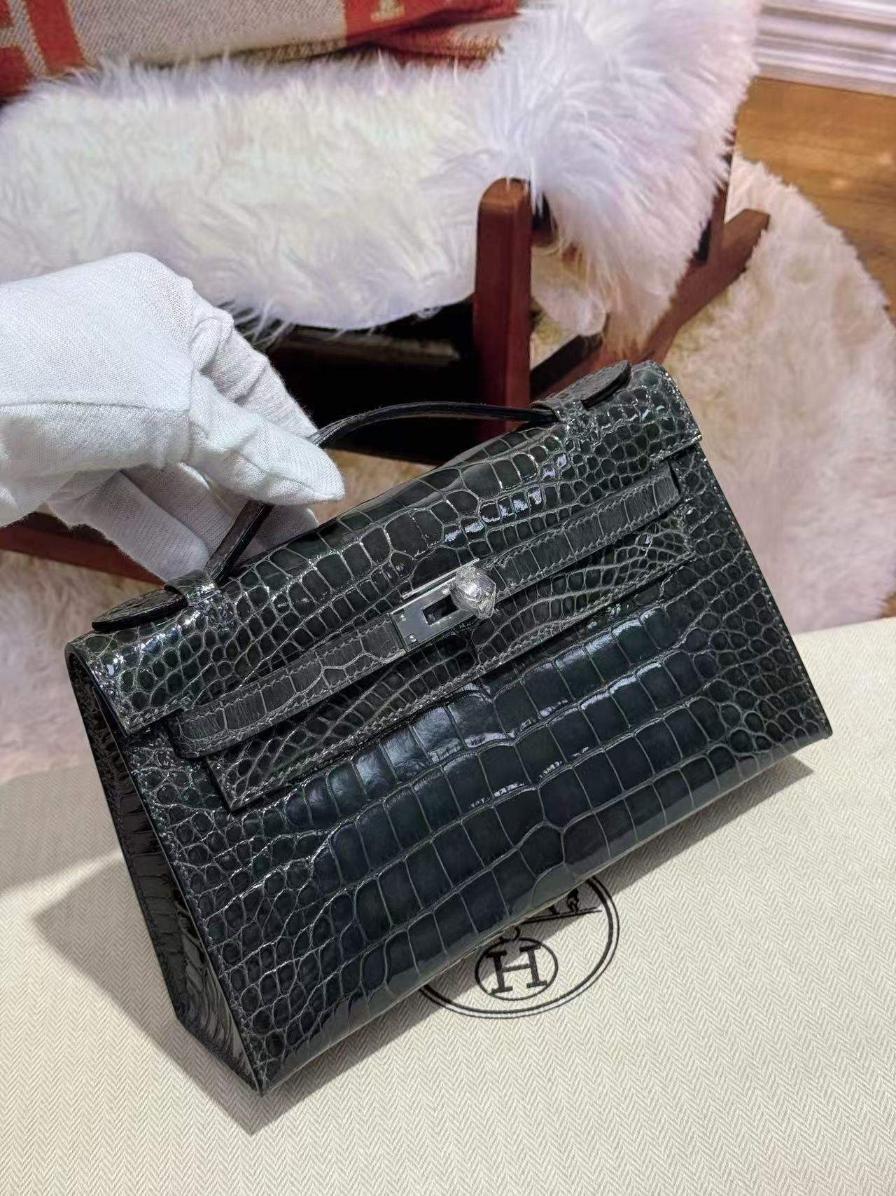HERMES KELLY MINI 22 IN BLACK AMERICAN ALLIGATOR SILVER BUCKLE